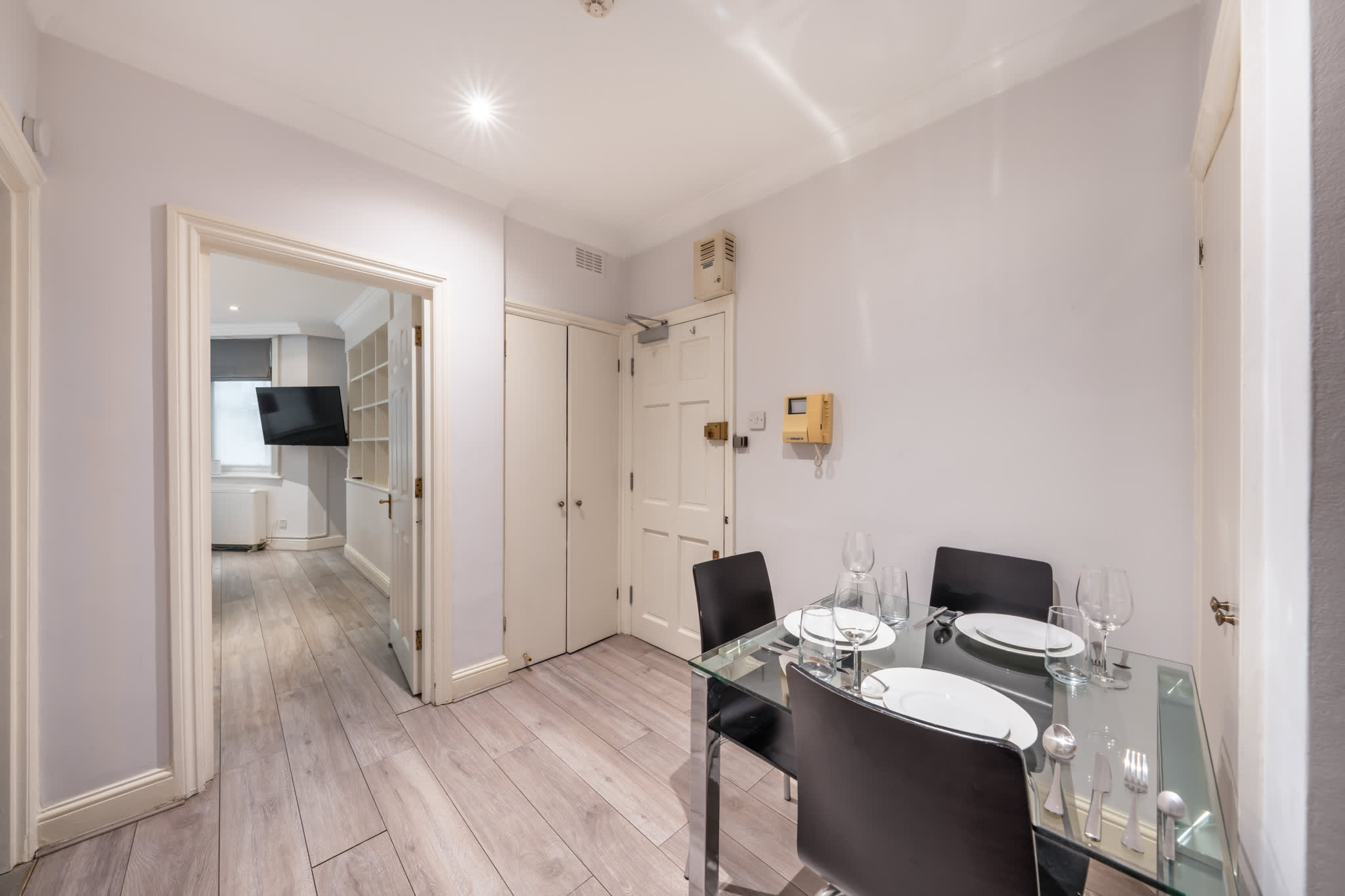 Comfort Studio by Harrods in Beaufort Gardens SW3 - Property image 11 - VivreStays