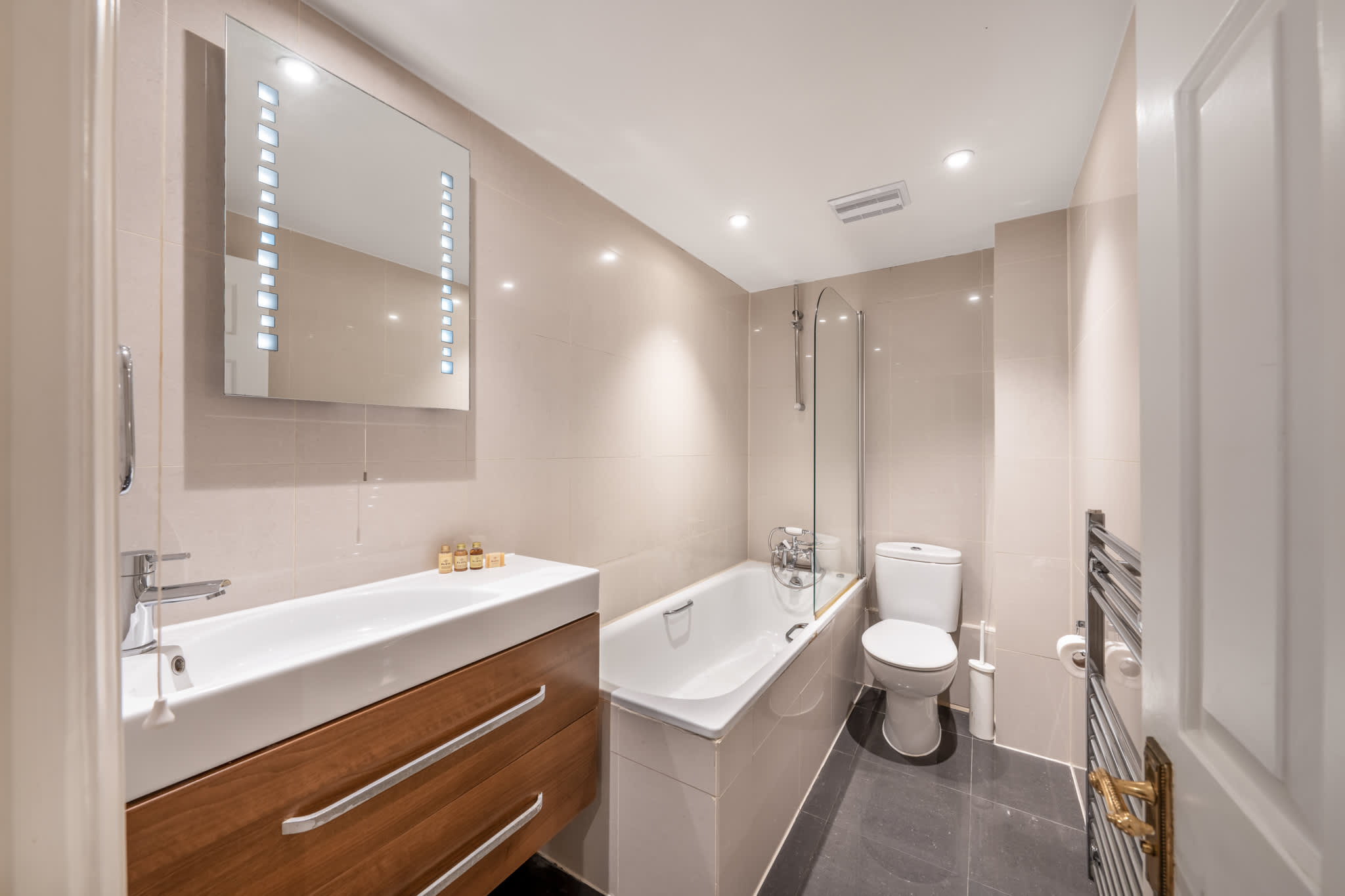 Comfort Studio by Harrods in Beaufort Gardens SW3 - Property image 9 - VivreStays