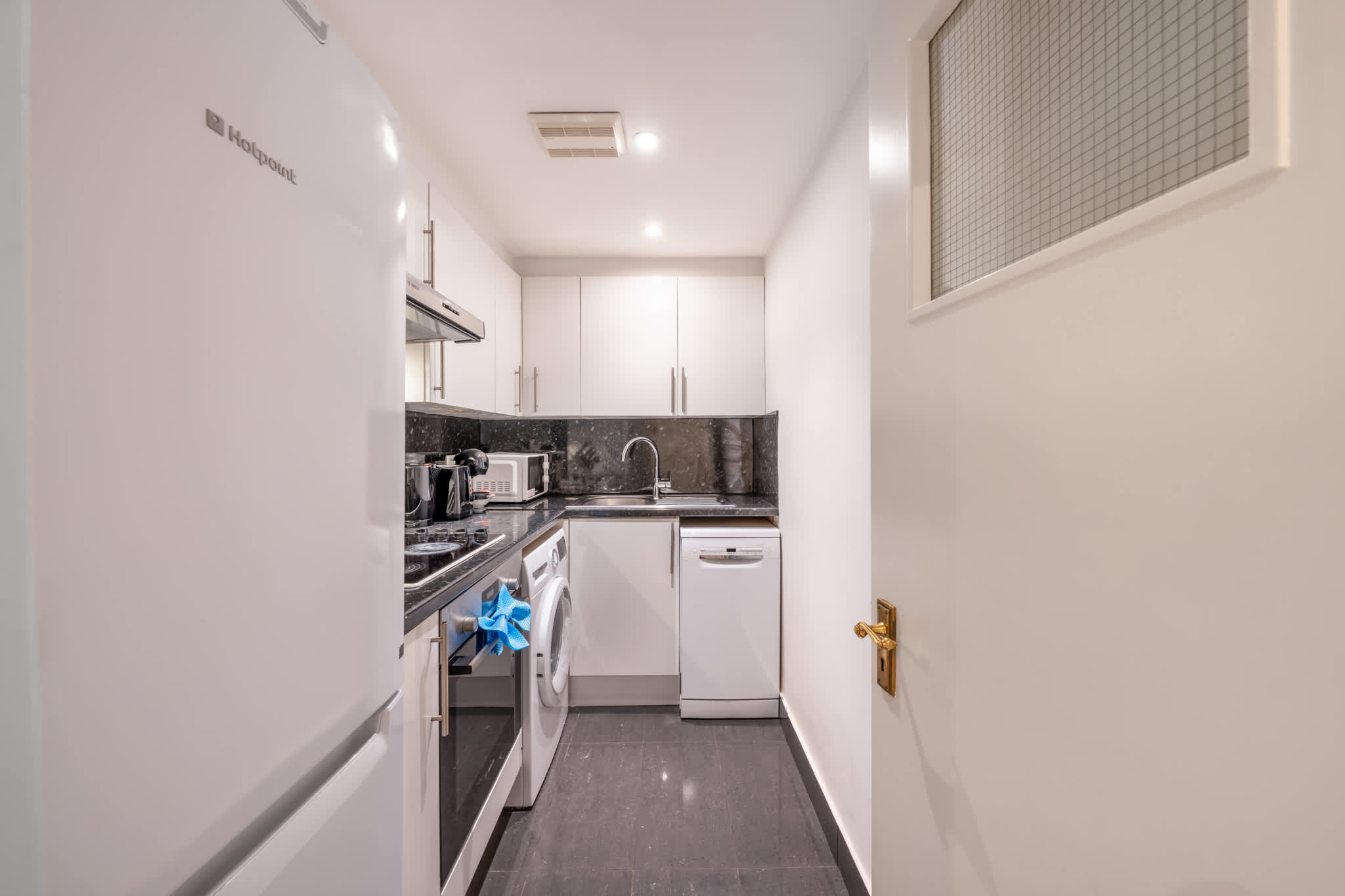 Comfort Studio by Harrods in Beaufort Gardens SW3 - Property image 8 - VivreStays