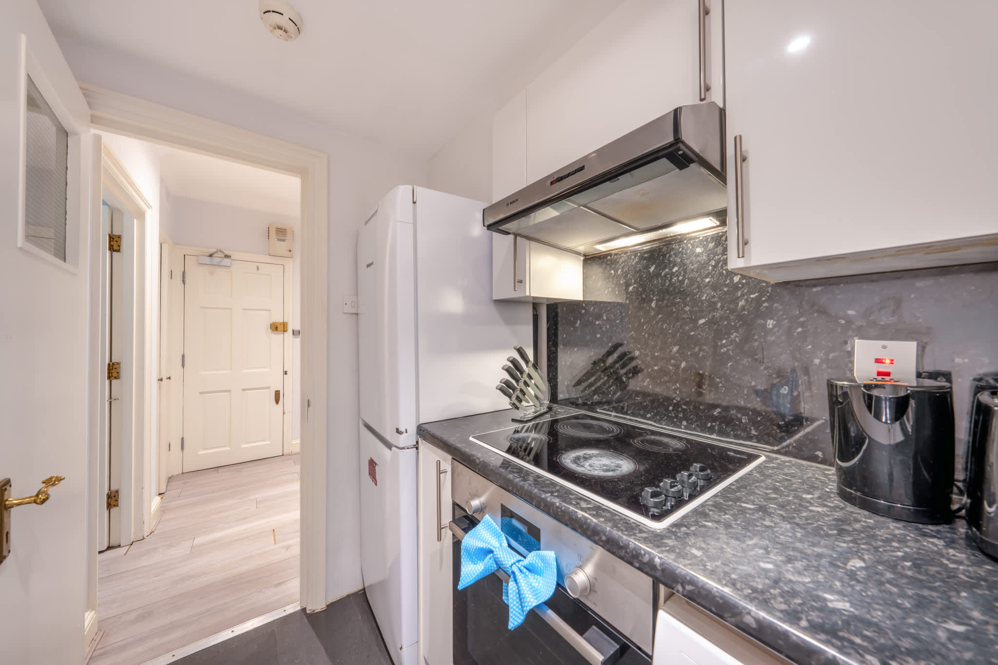 Comfort Studio by Harrods in Beaufort Gardens SW3 - Property image 10 - VivreStays