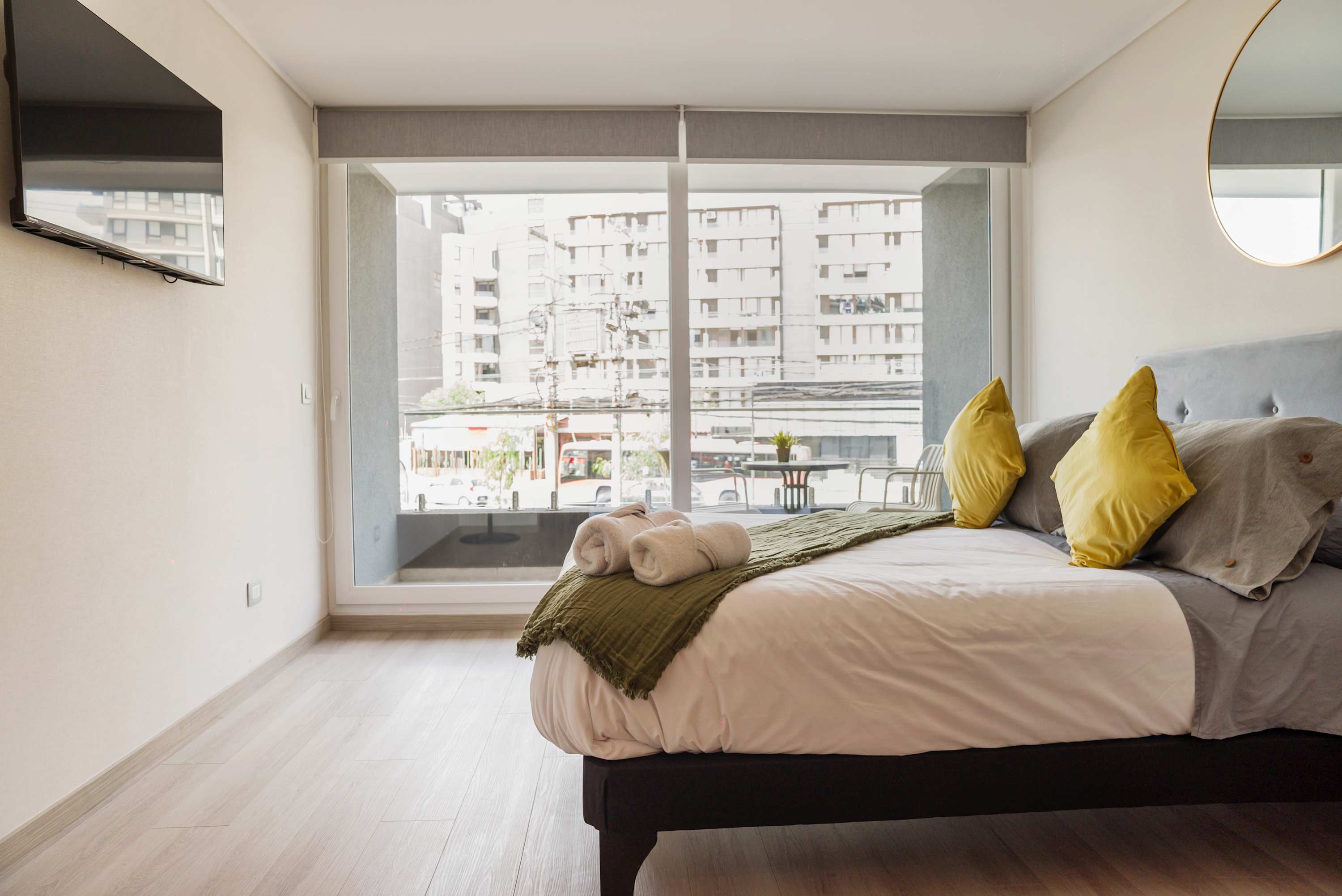 Enjoy city views from this bright studio with a cozy bed and modern amenities, perfect for relaxation.