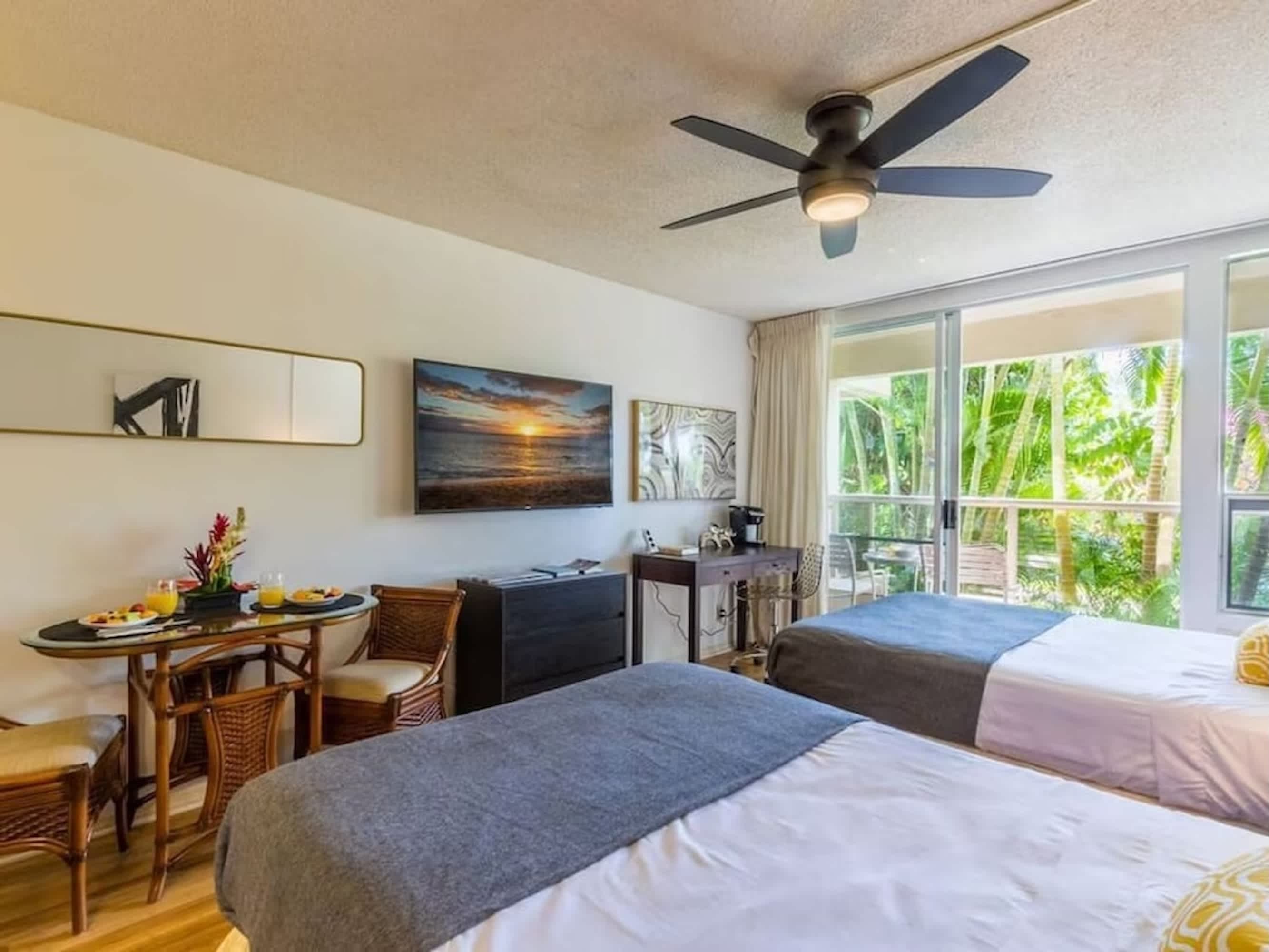 2 Bedrooms Condo, Steps from the Beach — photo 6