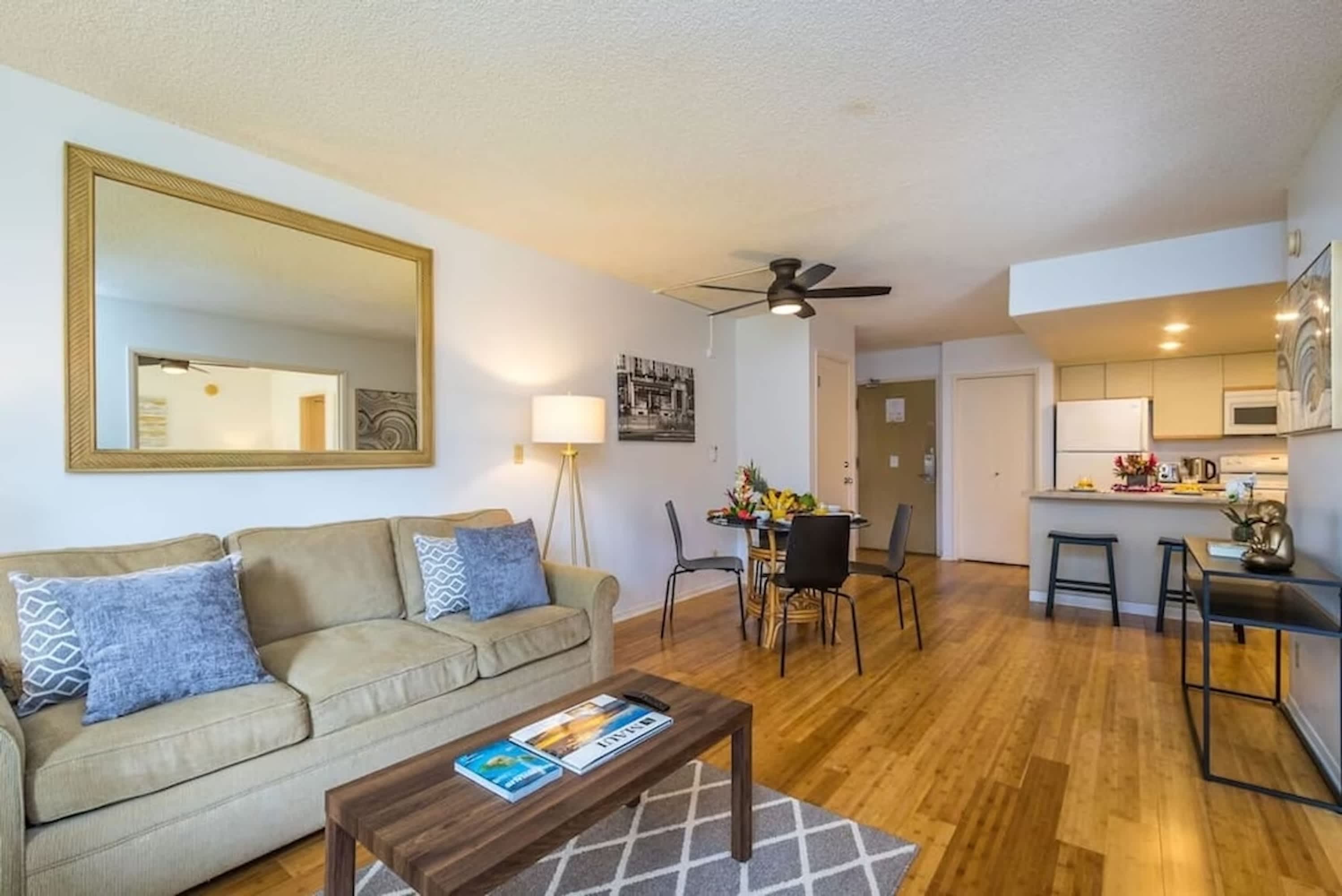 2 Bedrooms Condo, Steps from the Beach — photo 9