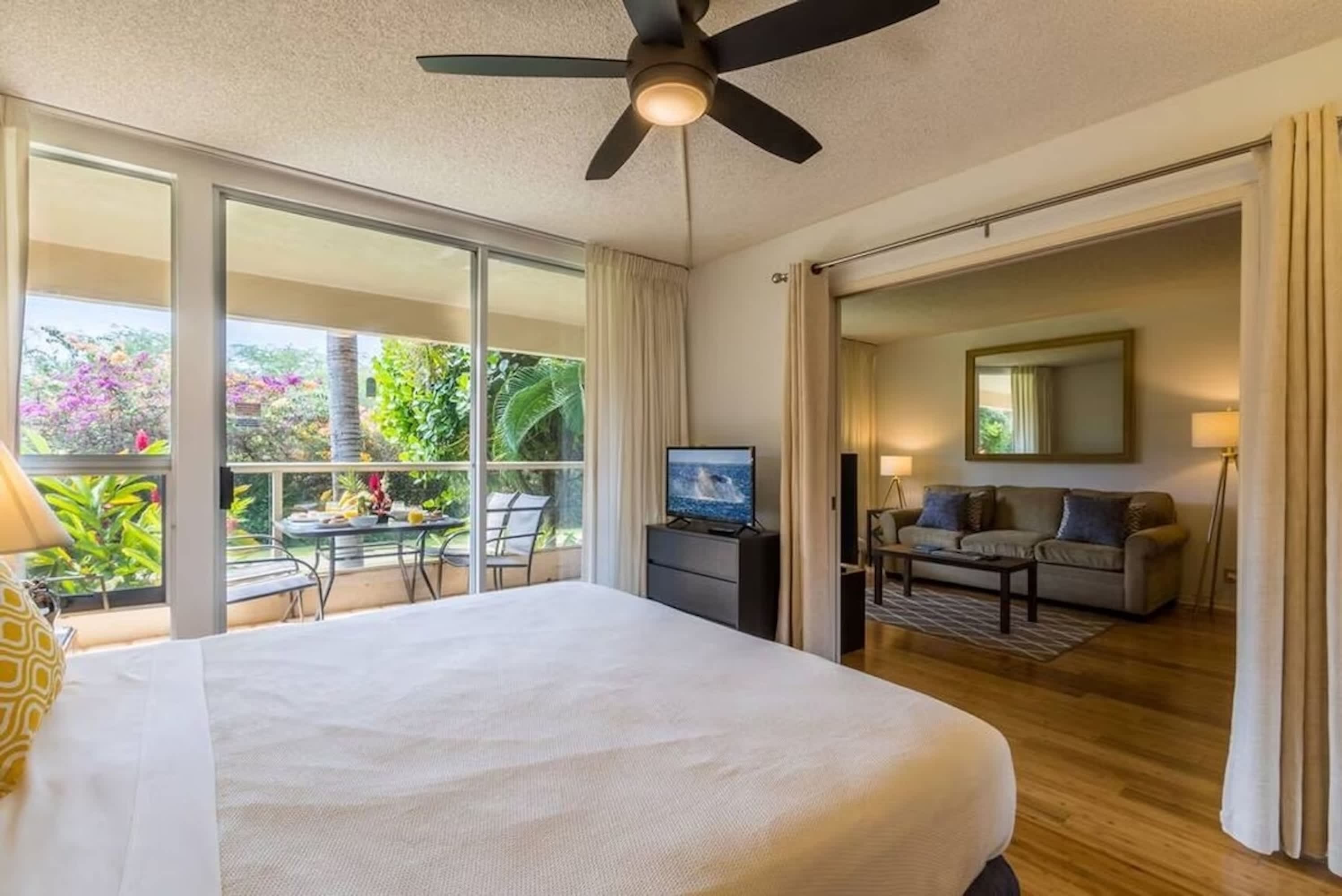 2 Bedrooms Condo, Steps from the Beach — photo 12