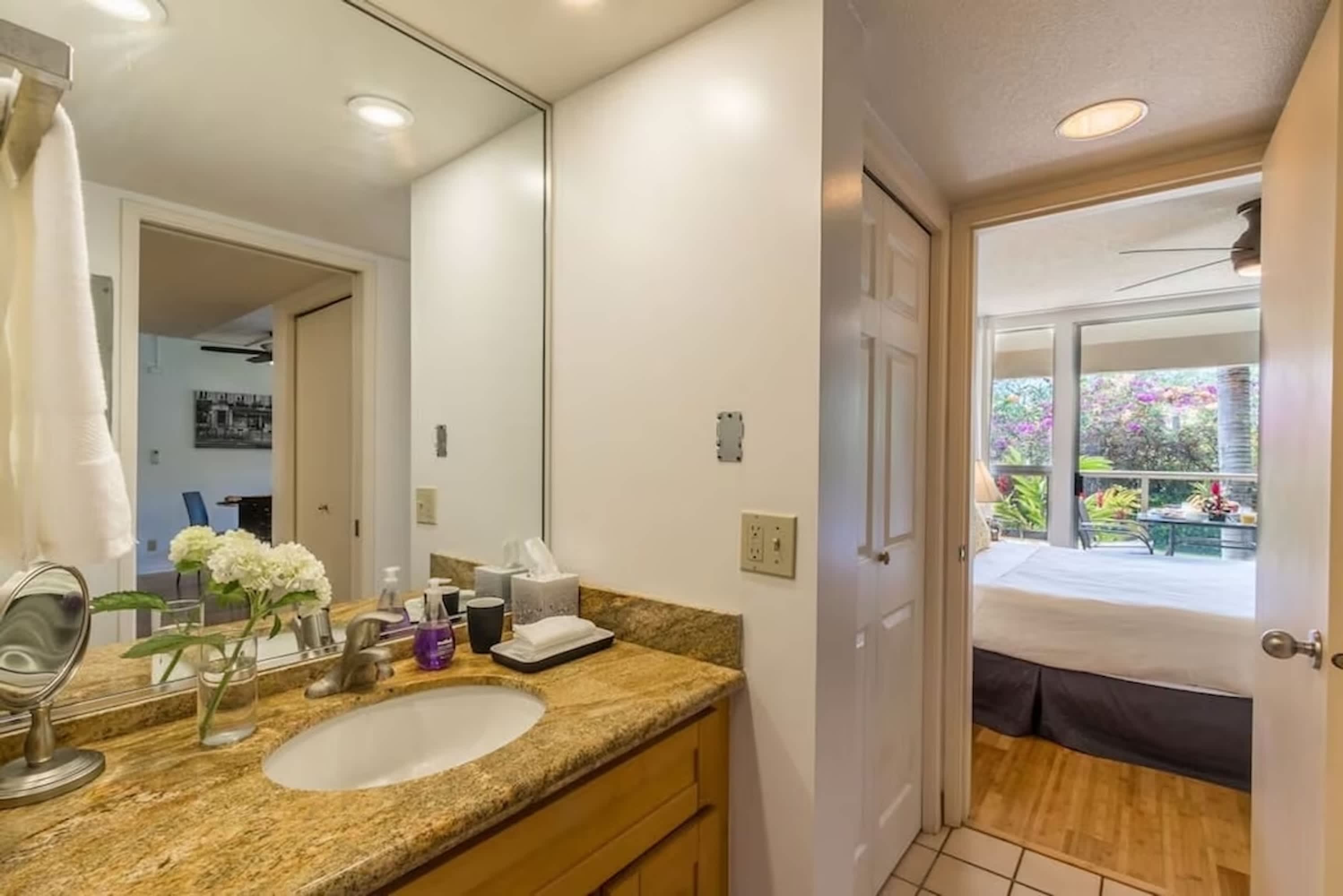 2 Bedrooms Condo, Steps from the Beach — photo 15