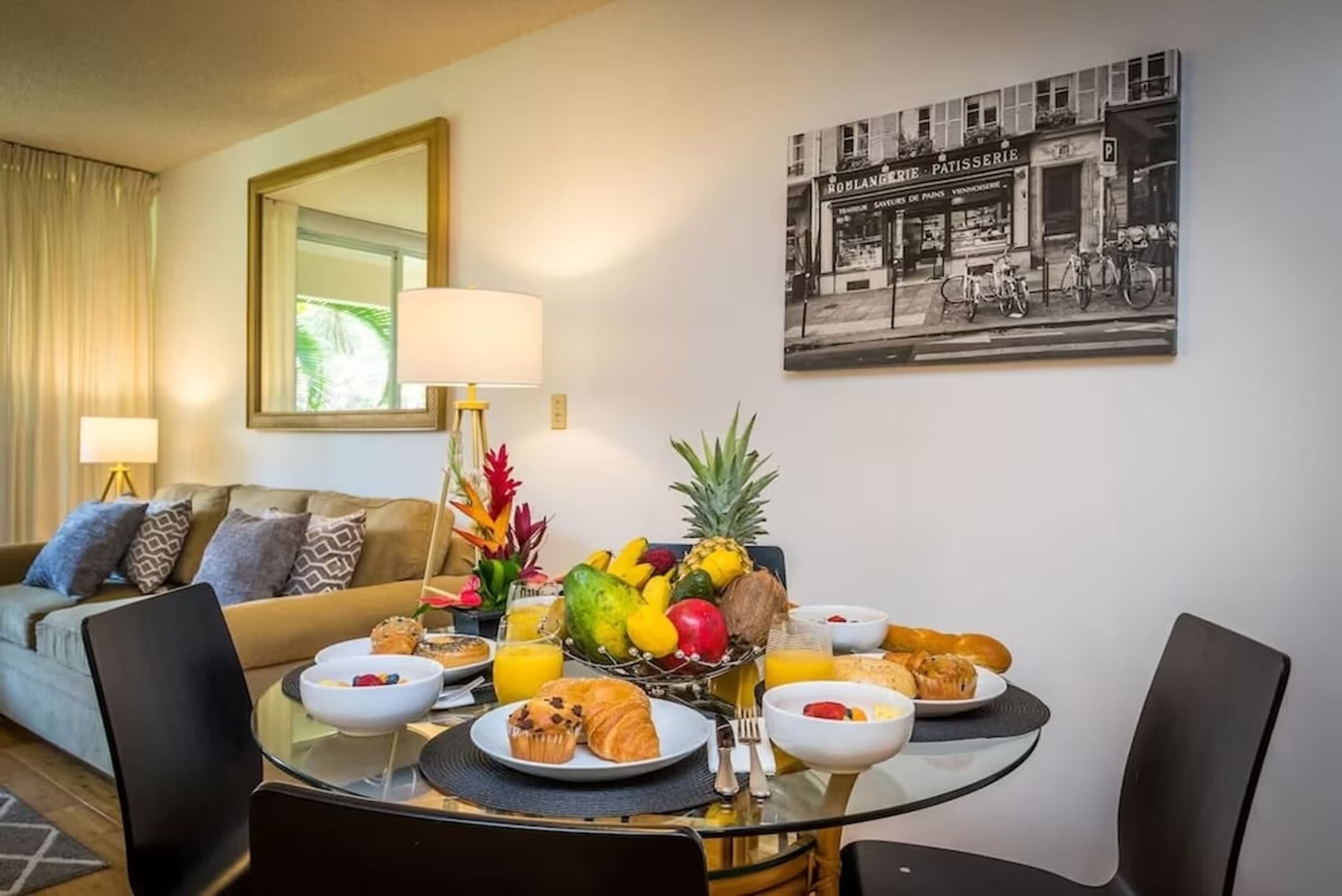 2 Bedrooms Condo, Steps from the Beach — photo 18