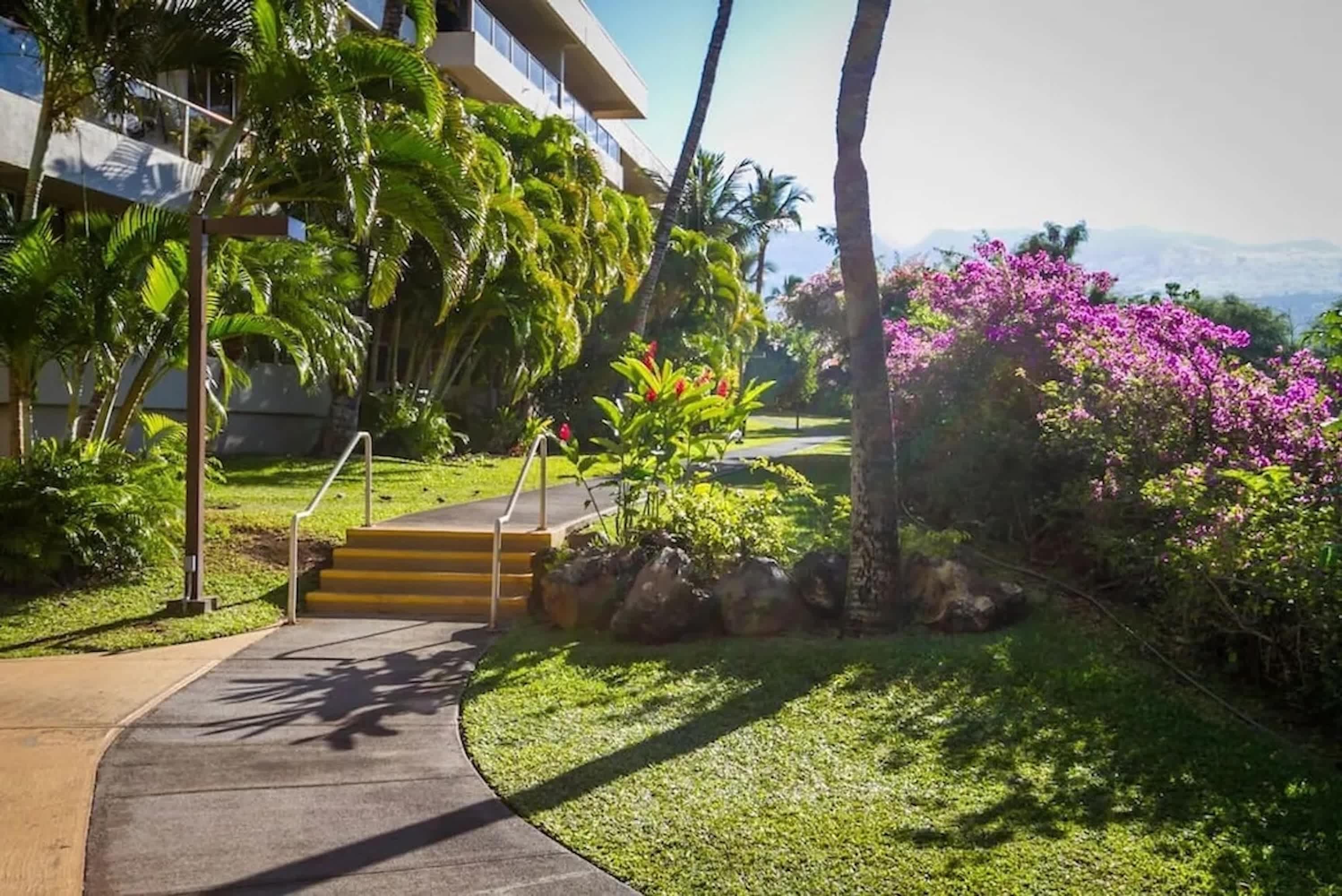 2 Bedrooms Condo, Steps from the Beach — photo 21