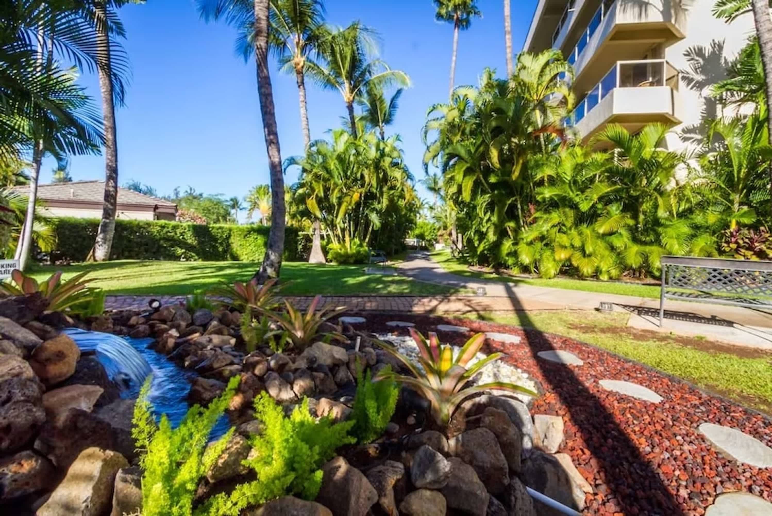 2 Bedrooms Condo, Steps from the Beach — photo 25