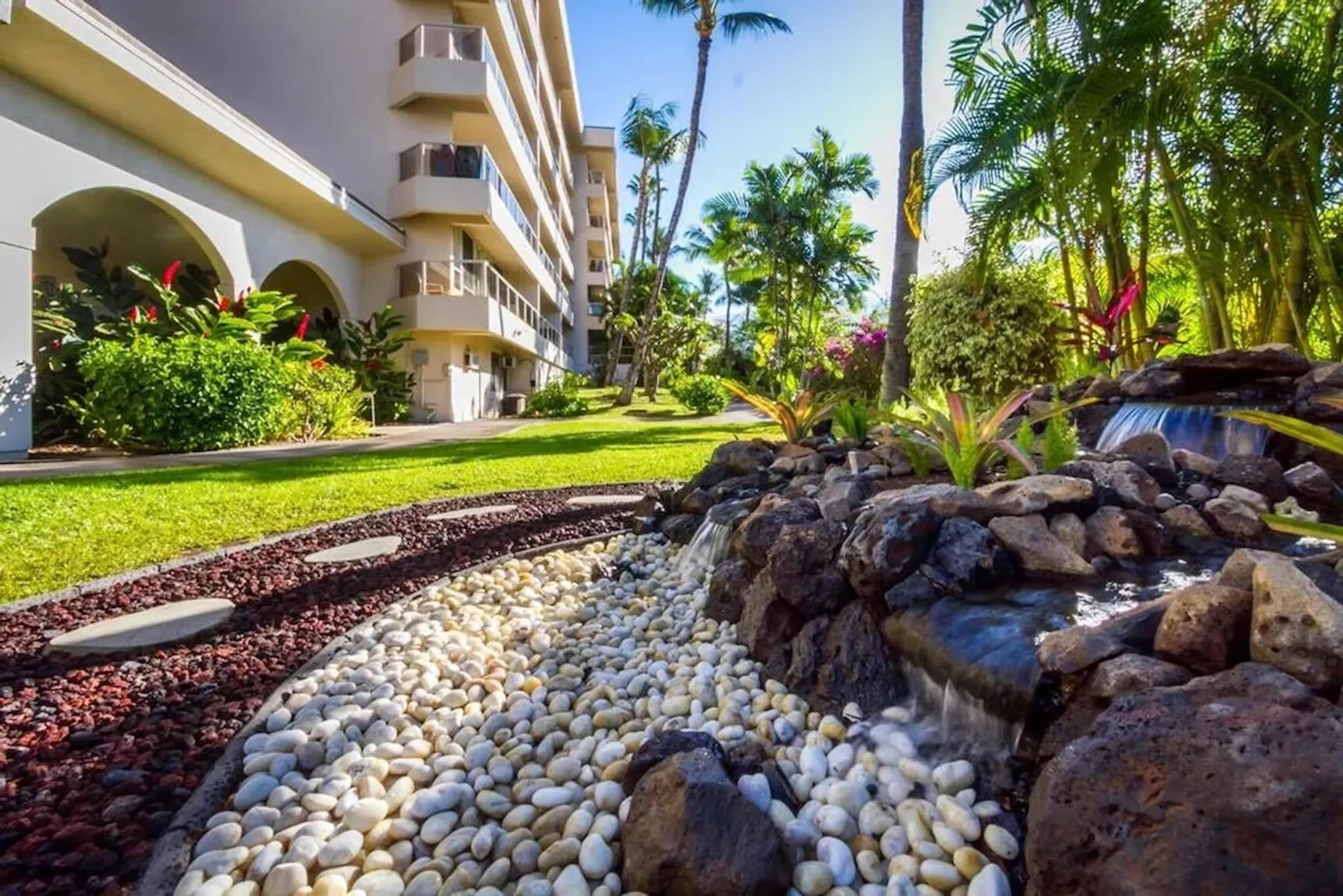 2 Bedrooms Condo, Steps from the Beach — photo 35
