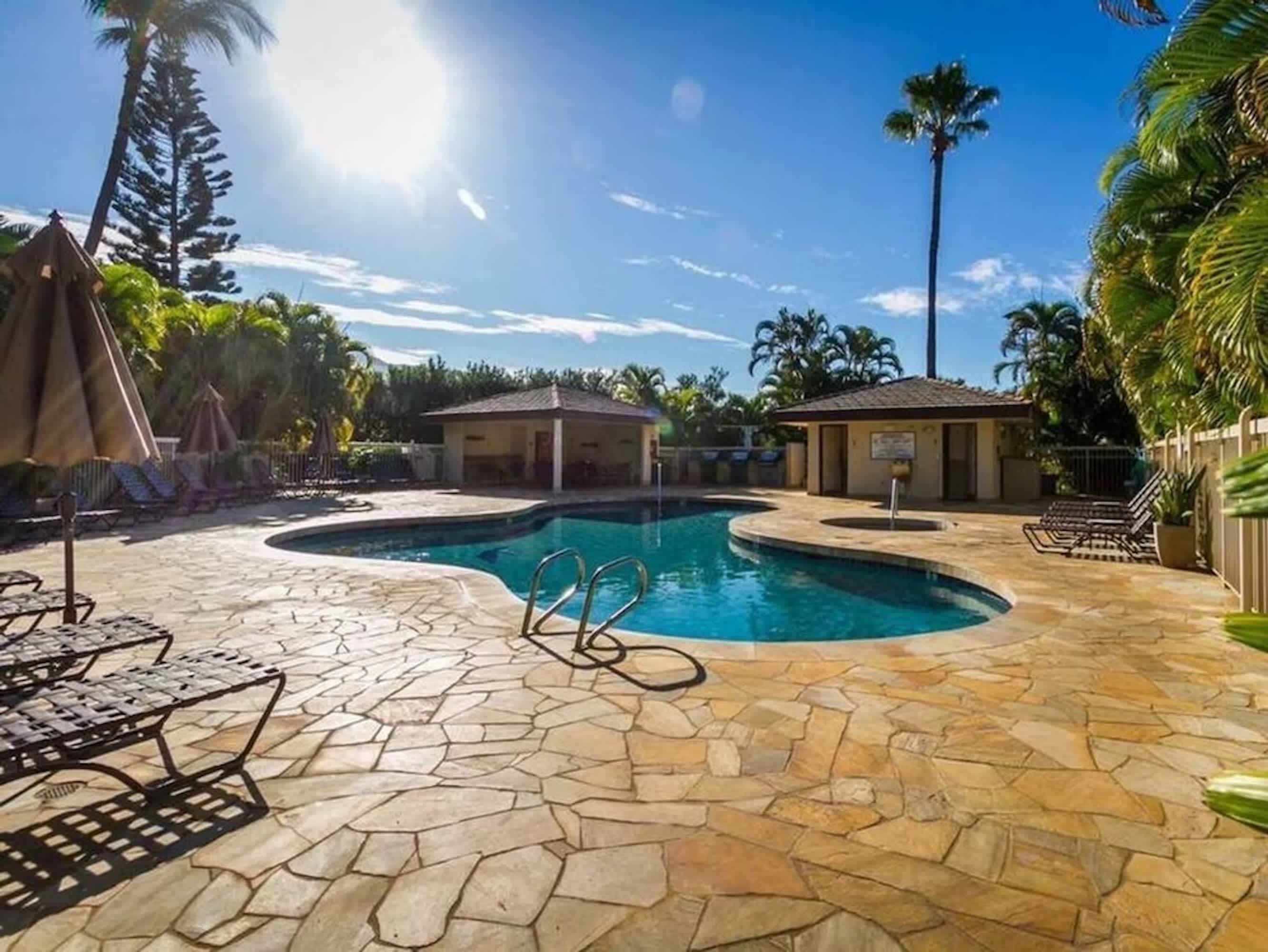 2 Bedrooms Condo, Steps from the Beach — photo 40