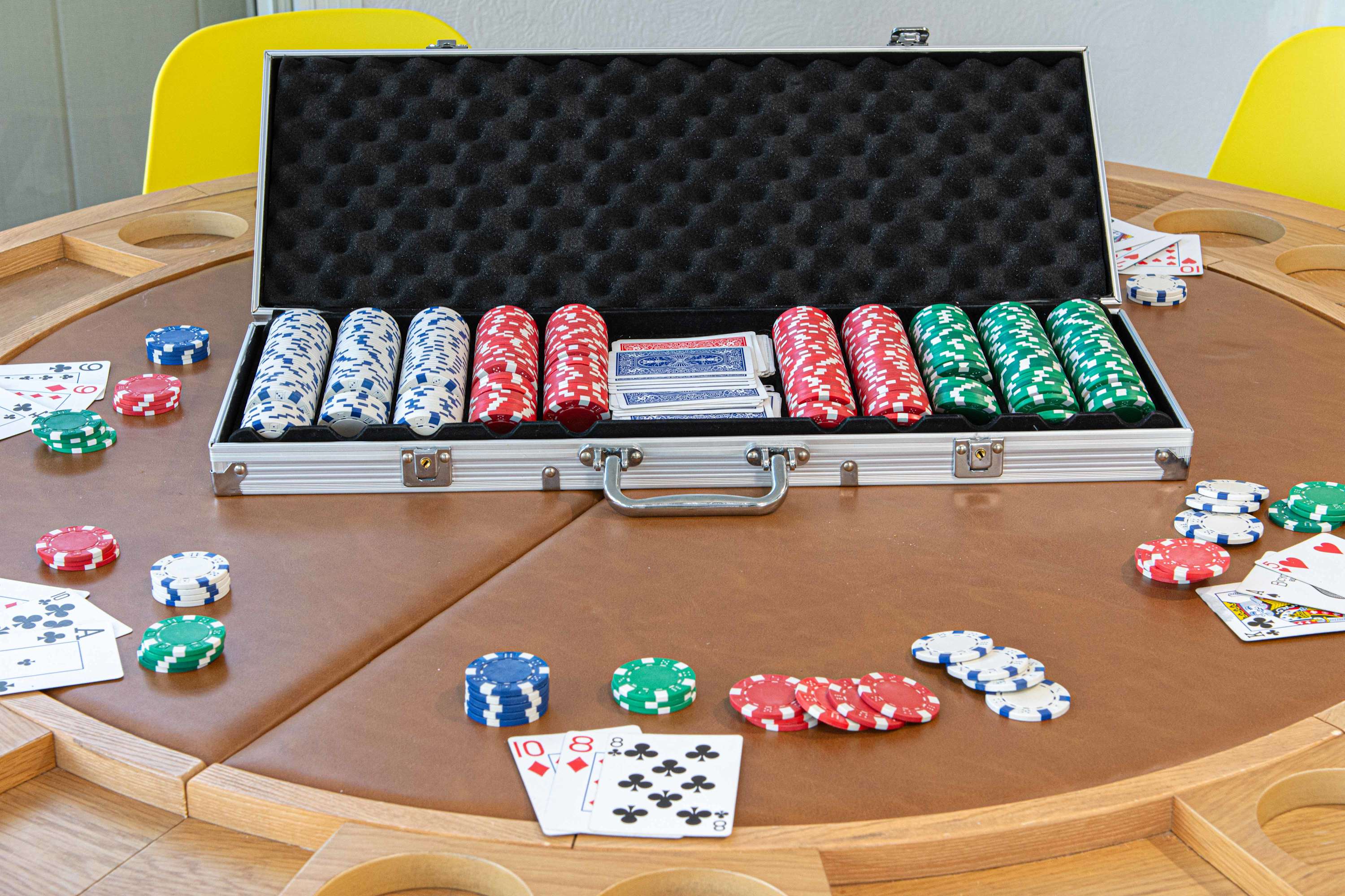 Poker table chips