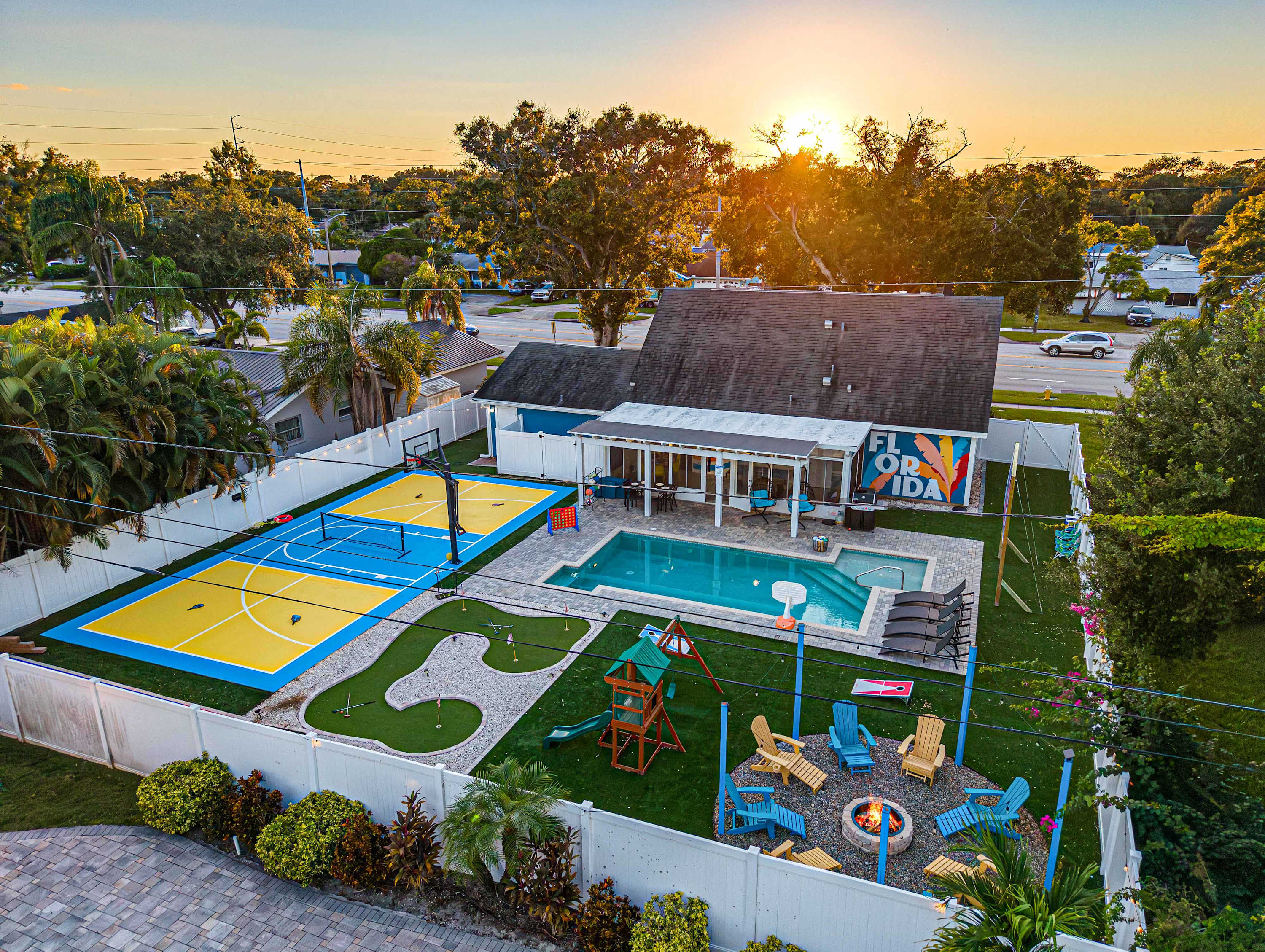 Tropical boho retreat w/private salt pool & games