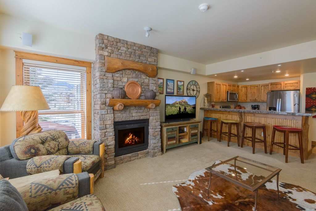 Black Bear Cabin, shared hot tub, walk to slopes! — Crested Butte, CO — vacation rental
