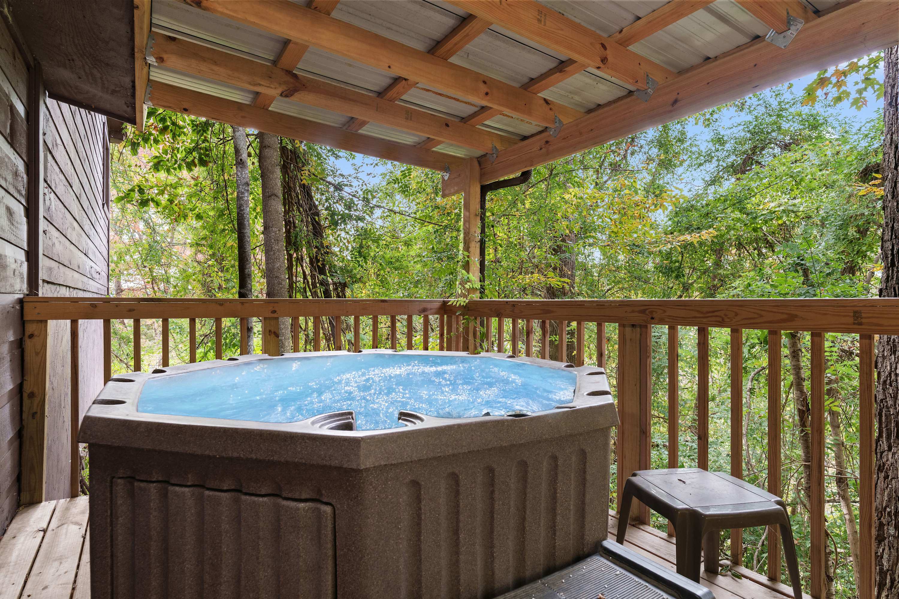 Cozy Cabin, Sleeps 10・Hot Tub・Foosball ・Arcade — Sevierville, TN — vacation rental