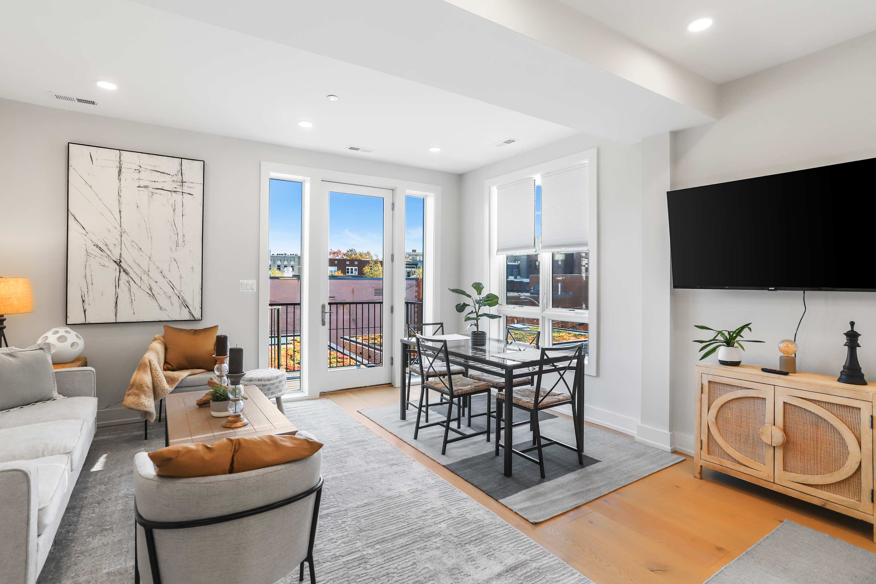 Sojourn Adams Morgan 2BR w/ Roof Deck & Office Den — District of Columbia, DC — vacation rental