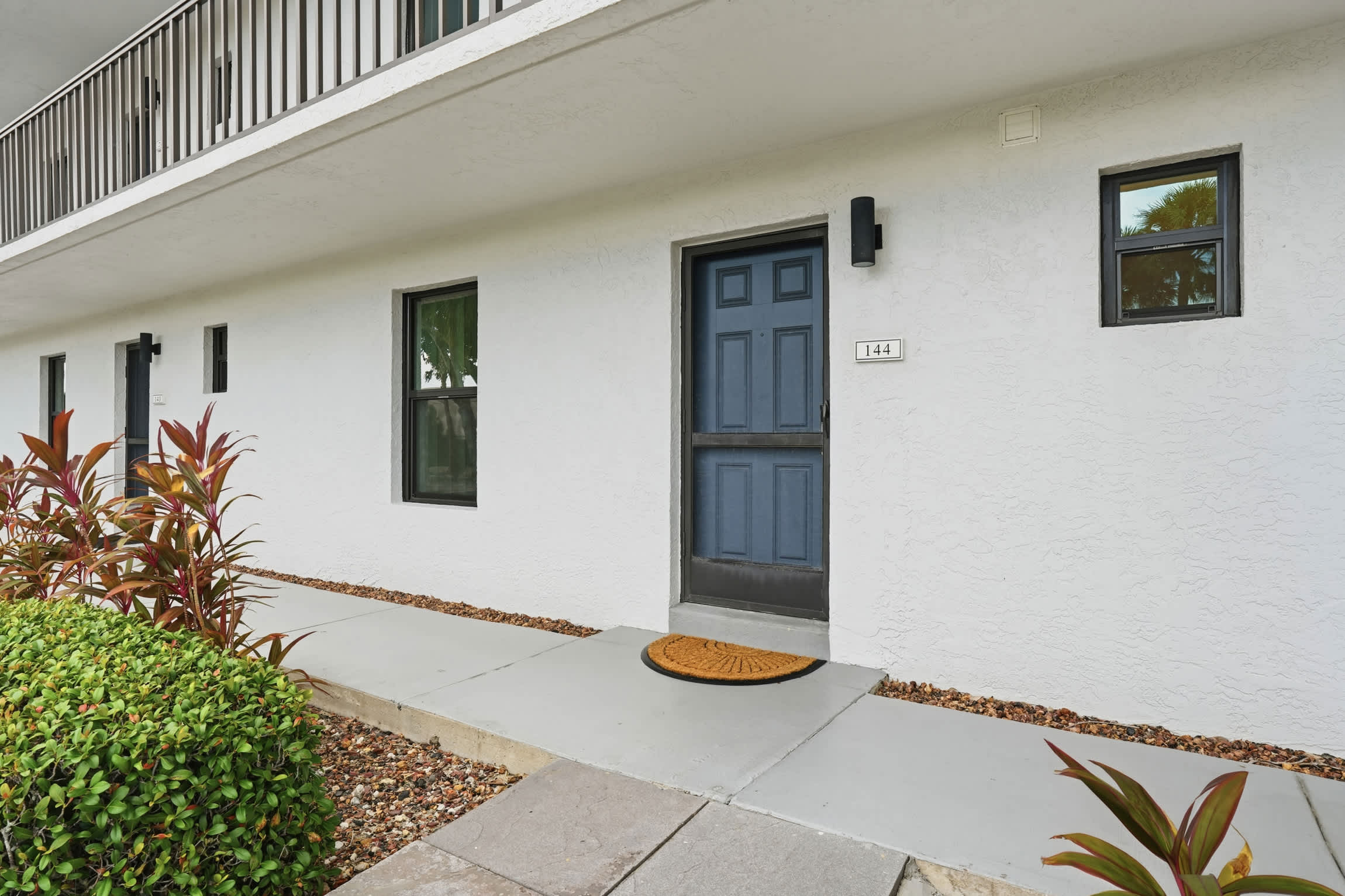 G 144 First Floor End Unit With Lake Views 7