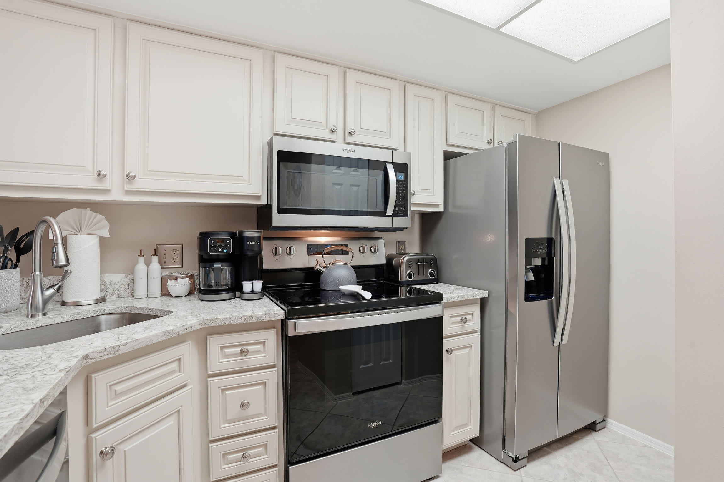 G 144 First Floor End Unit With Lake Views 12