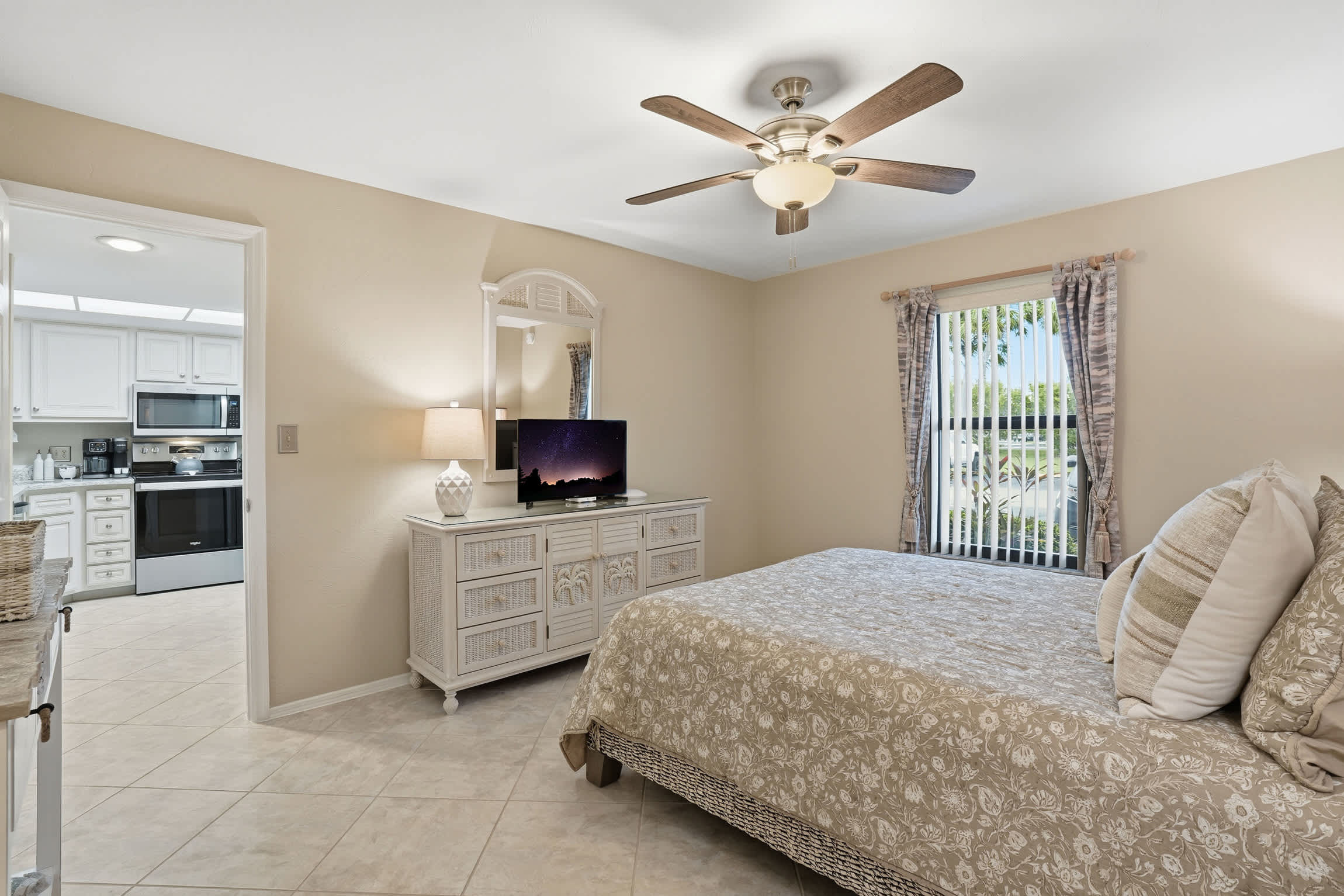 G 144 First Floor End Unit With Lake Views 14