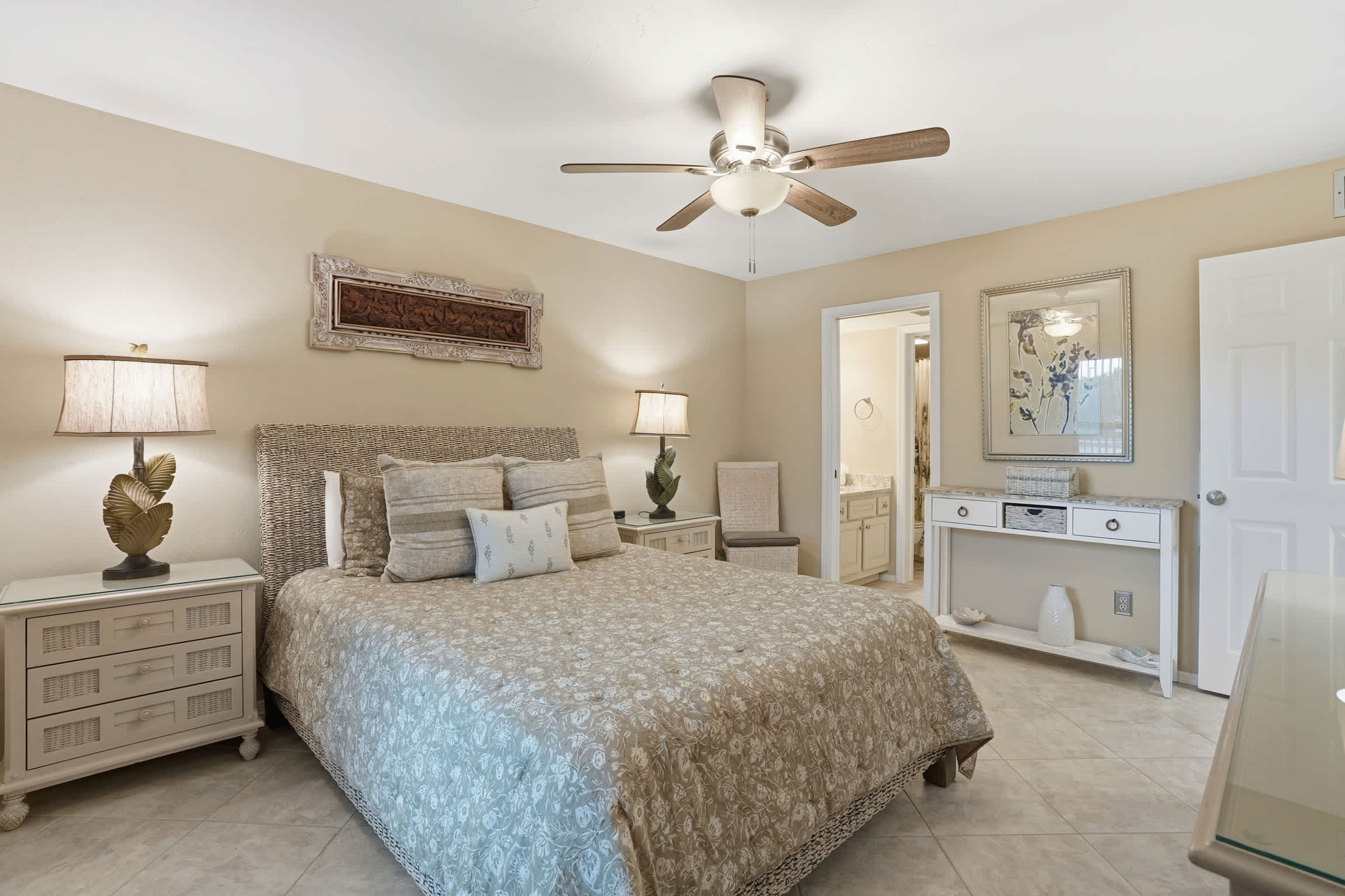 G 144 First Floor End Unit With Lake Views 15