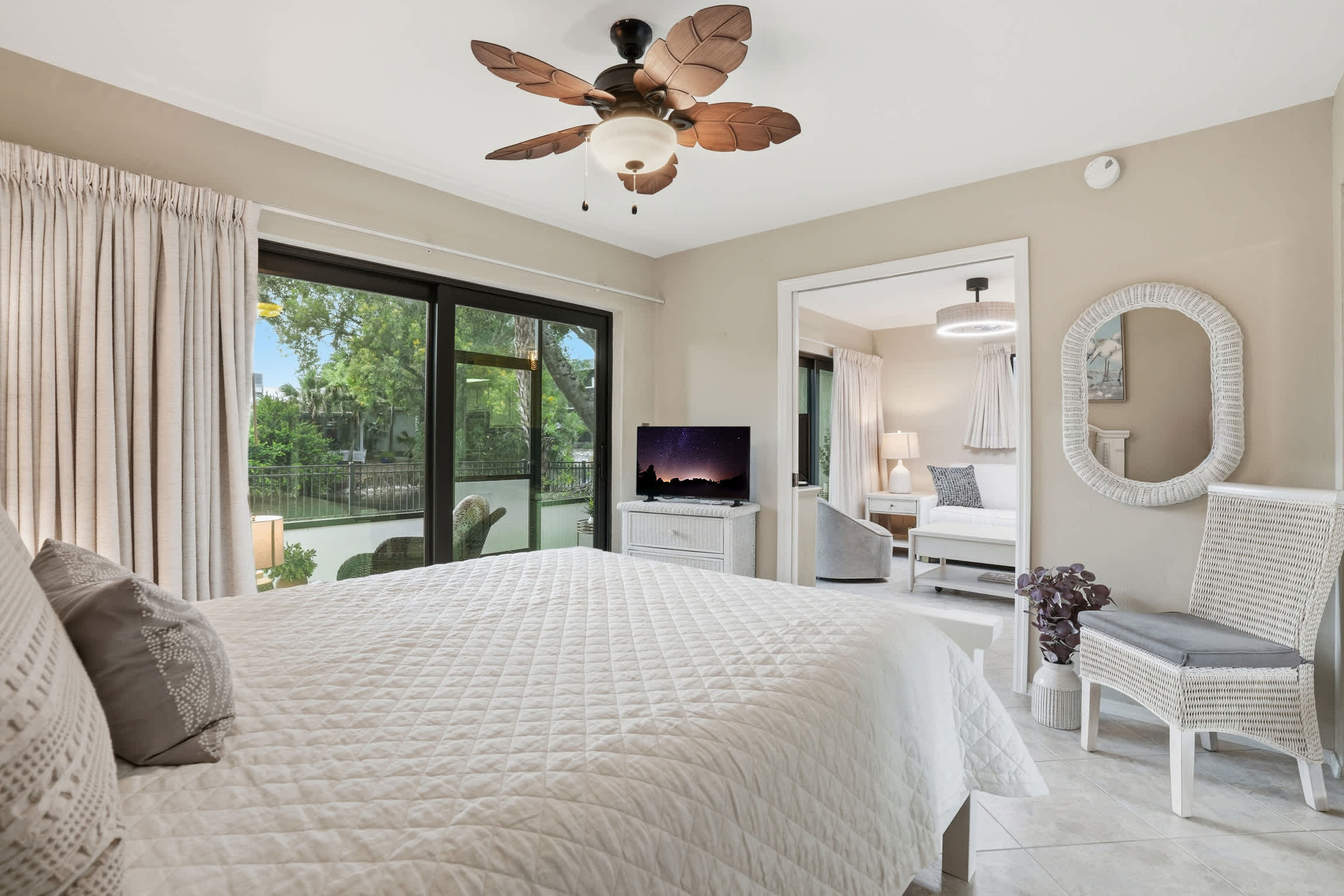 G 144 First Floor End Unit With Lake Views 18