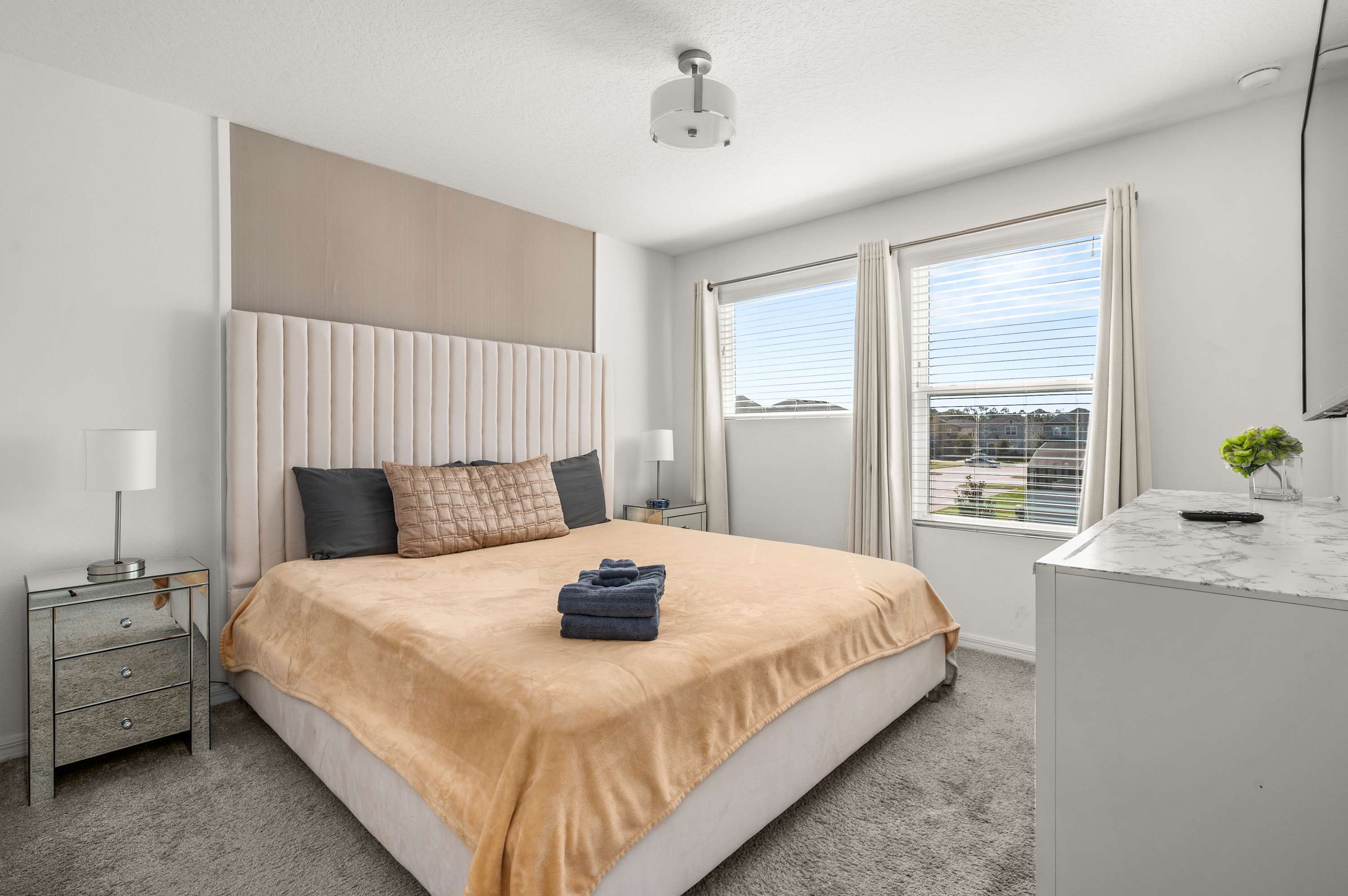 Luxury villa w/pool & hot tub near Disney