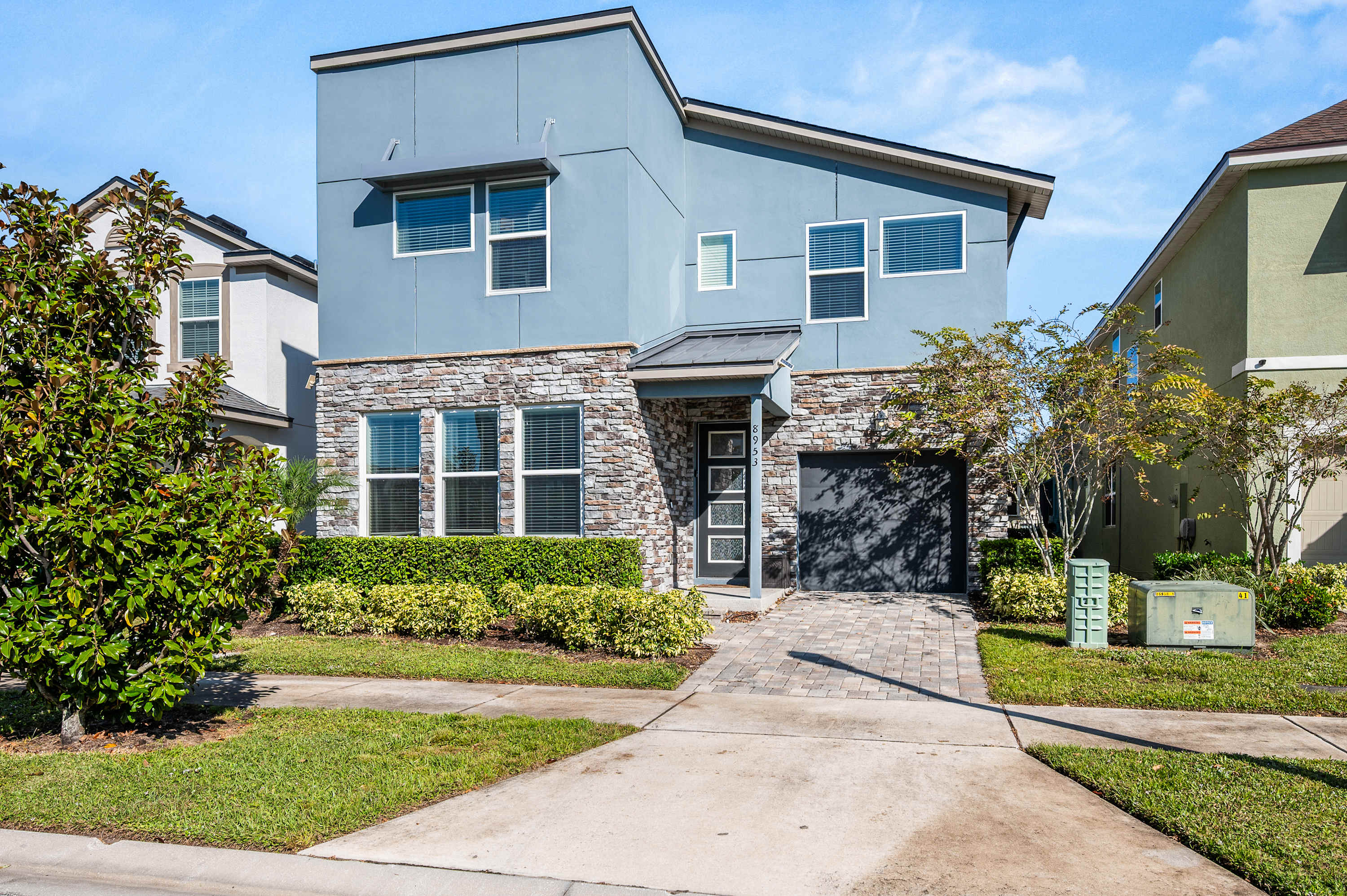 Luxury villa w/pool & hot tub near Disney