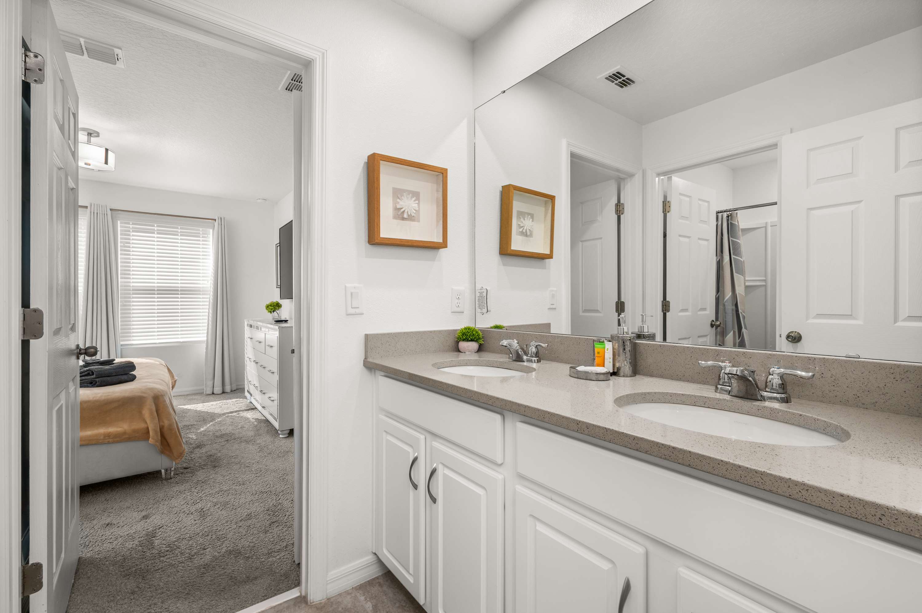 Luxury villa w/pool & hot tub near Disney