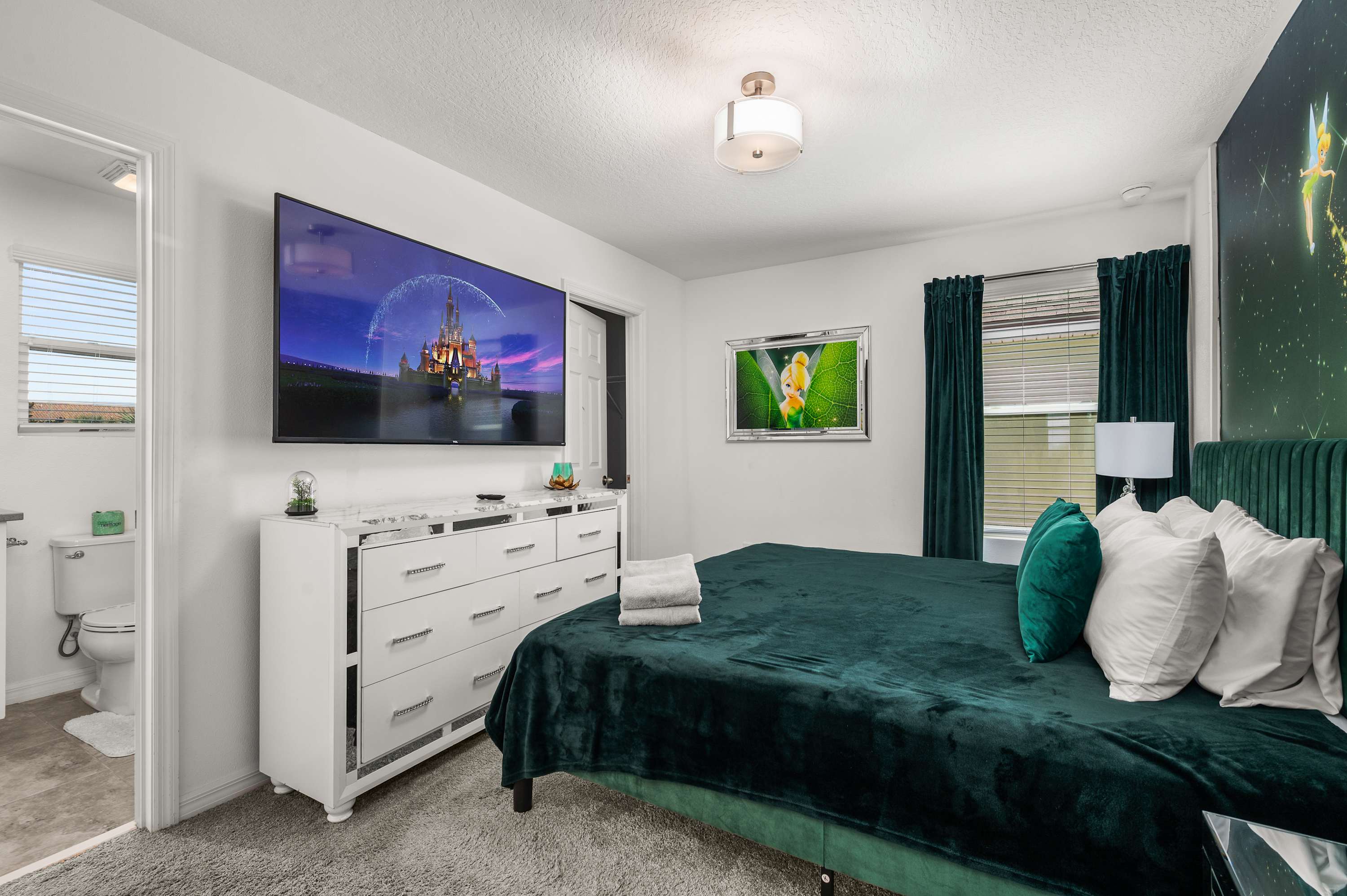 Luxury villa w/pool & hot tub near Disney