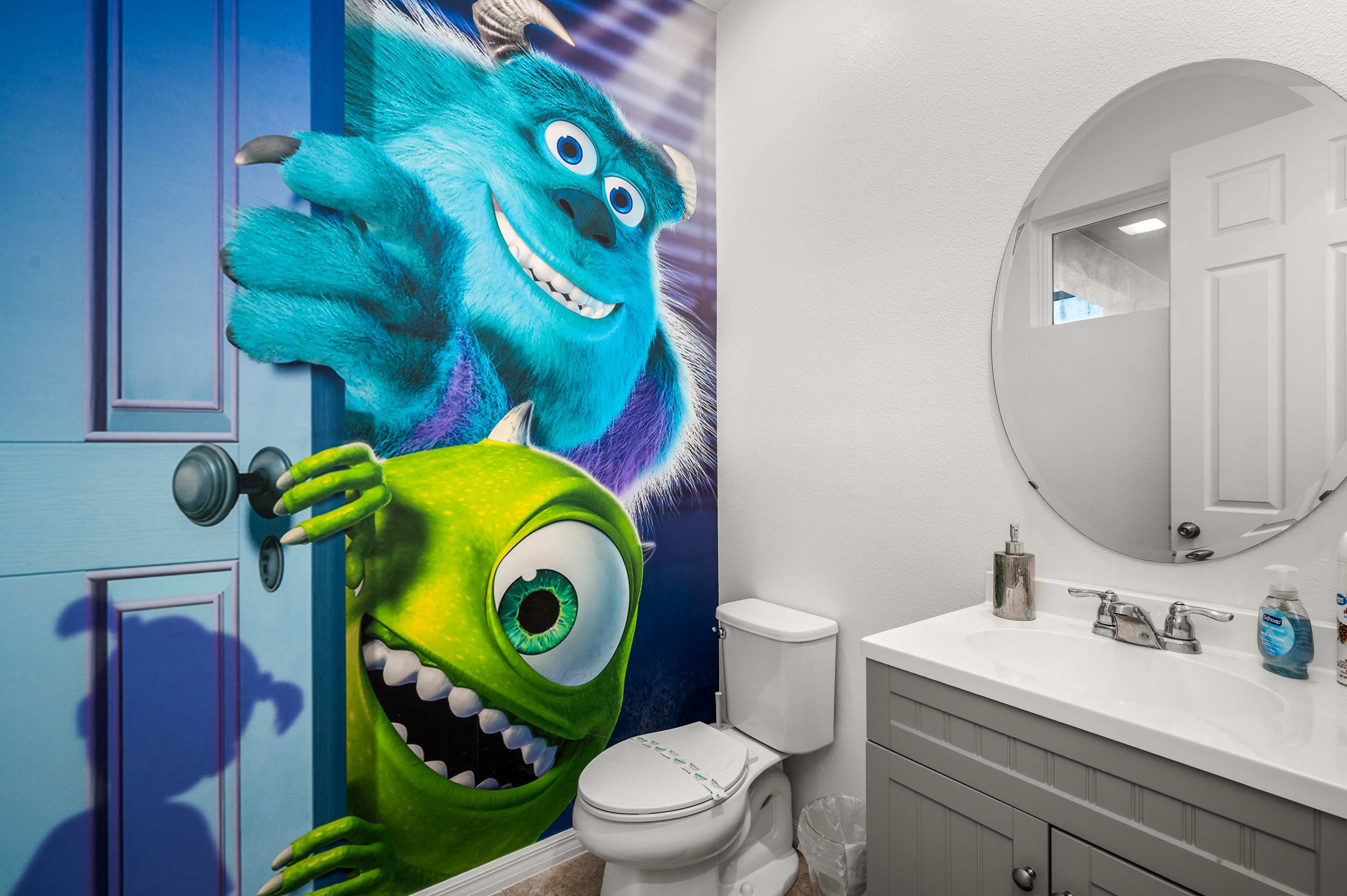 Luxury villa w/pool & hot tub near Disney