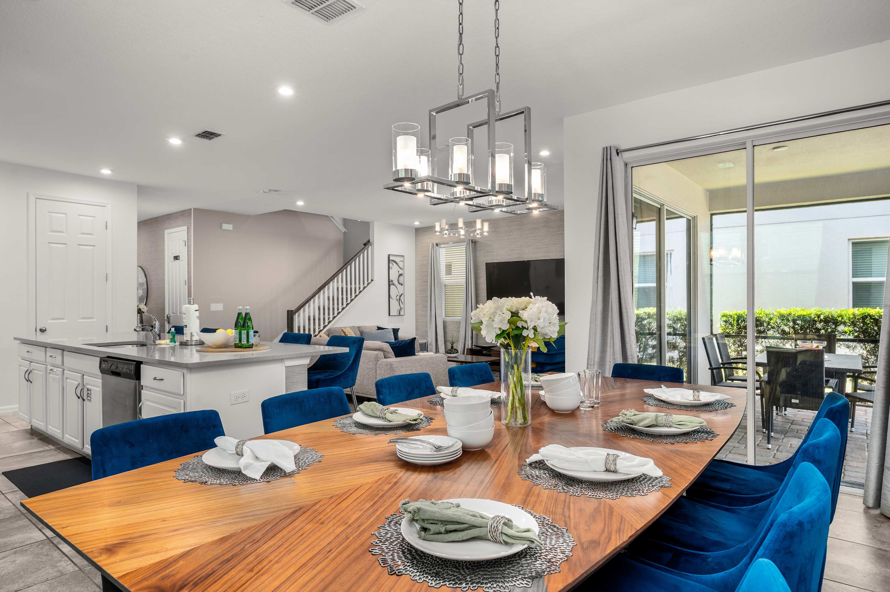 Luxury villa w/pool & hot tub near Disney