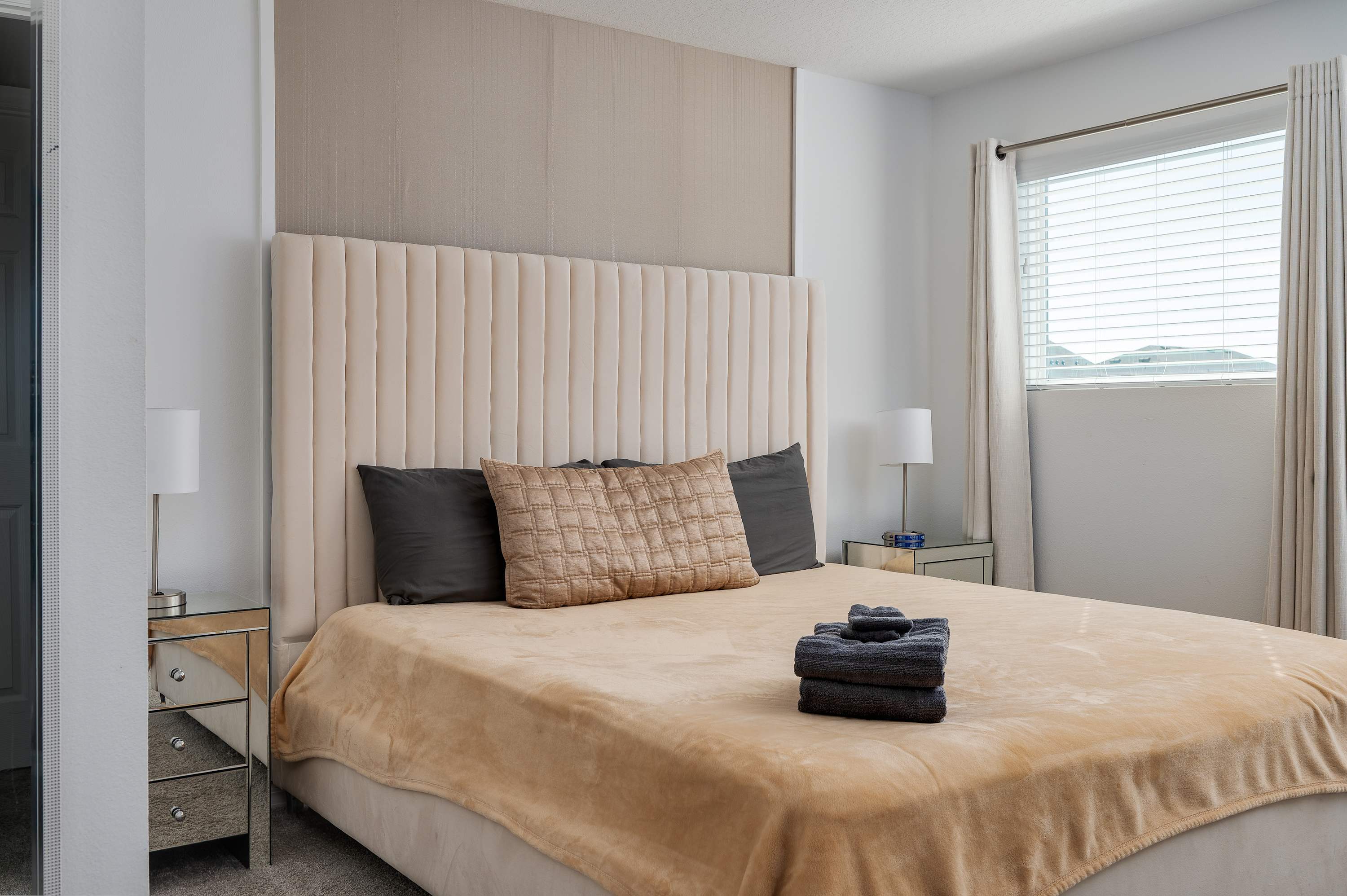 Luxury villa w/pool & hot tub near Disney