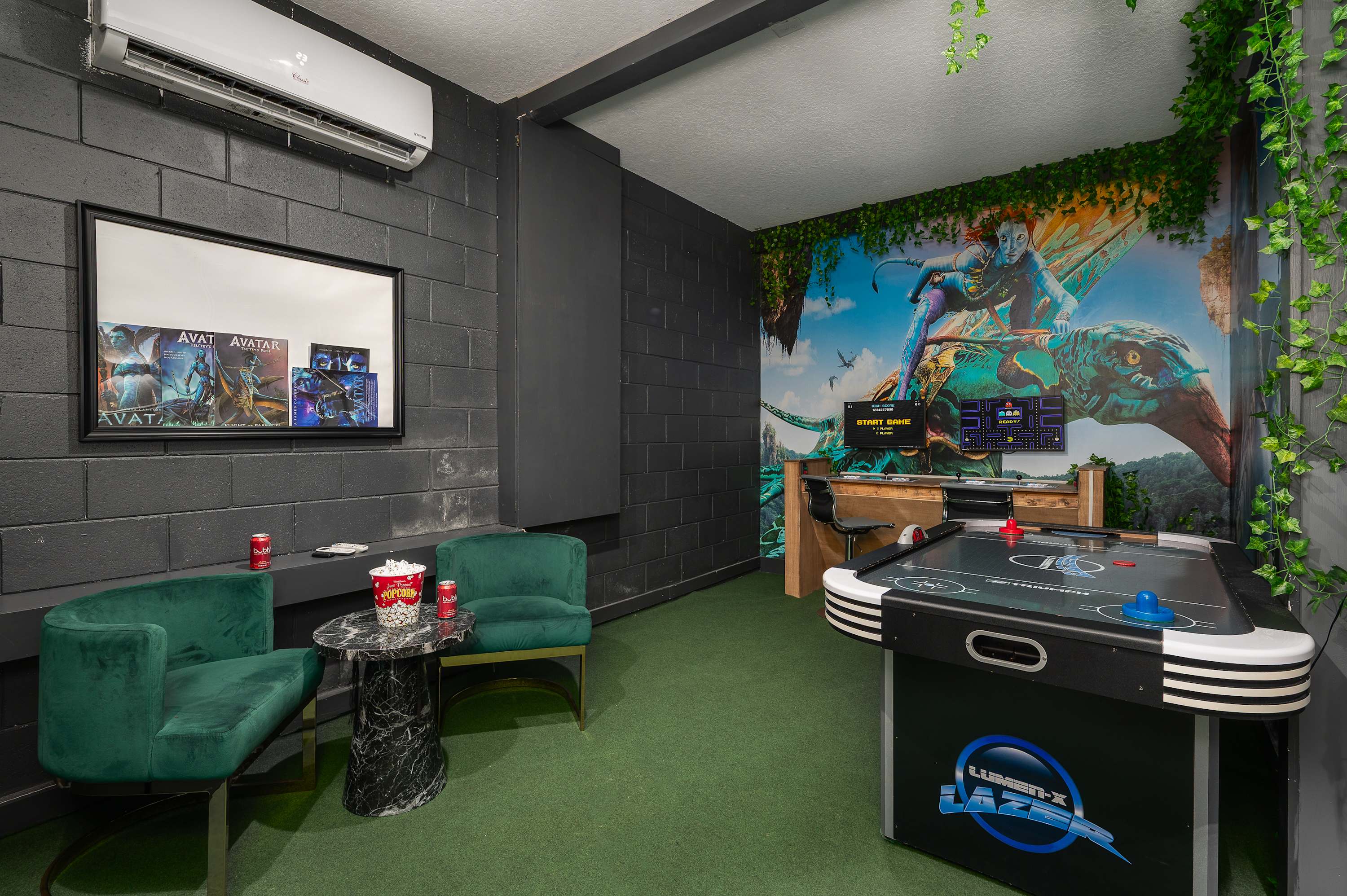 Luxury villa w/pool & hot tub near Disney