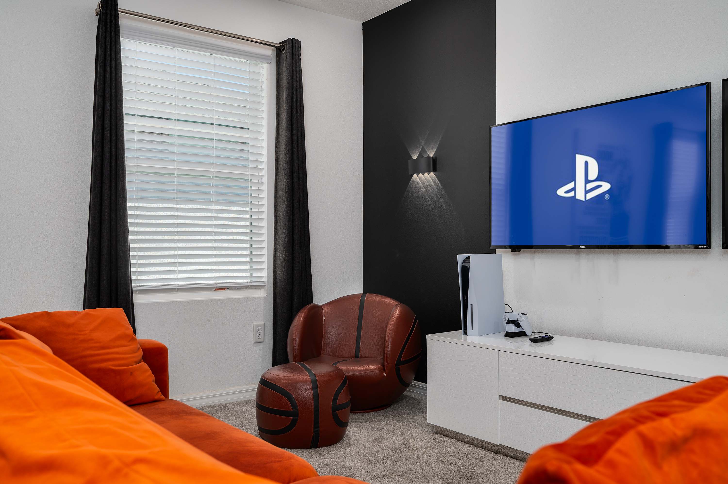 Luxury villa w/pool & hot tub near Disney