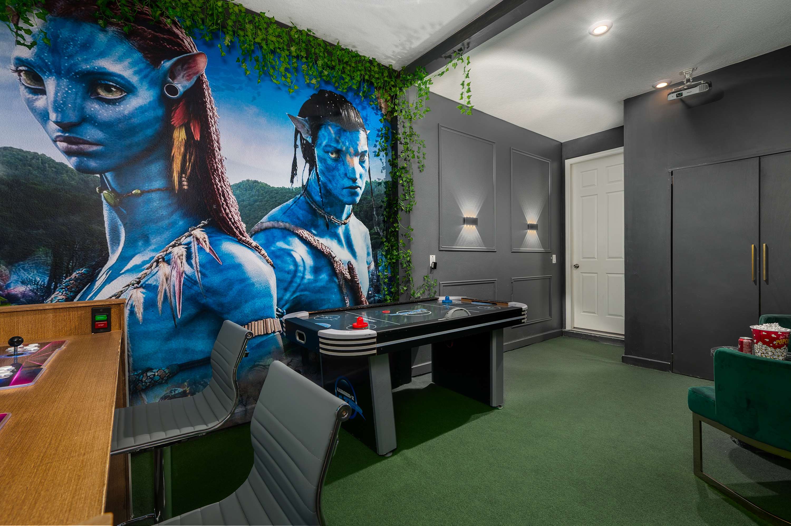 Luxury villa w/pool & hot tub near Disney