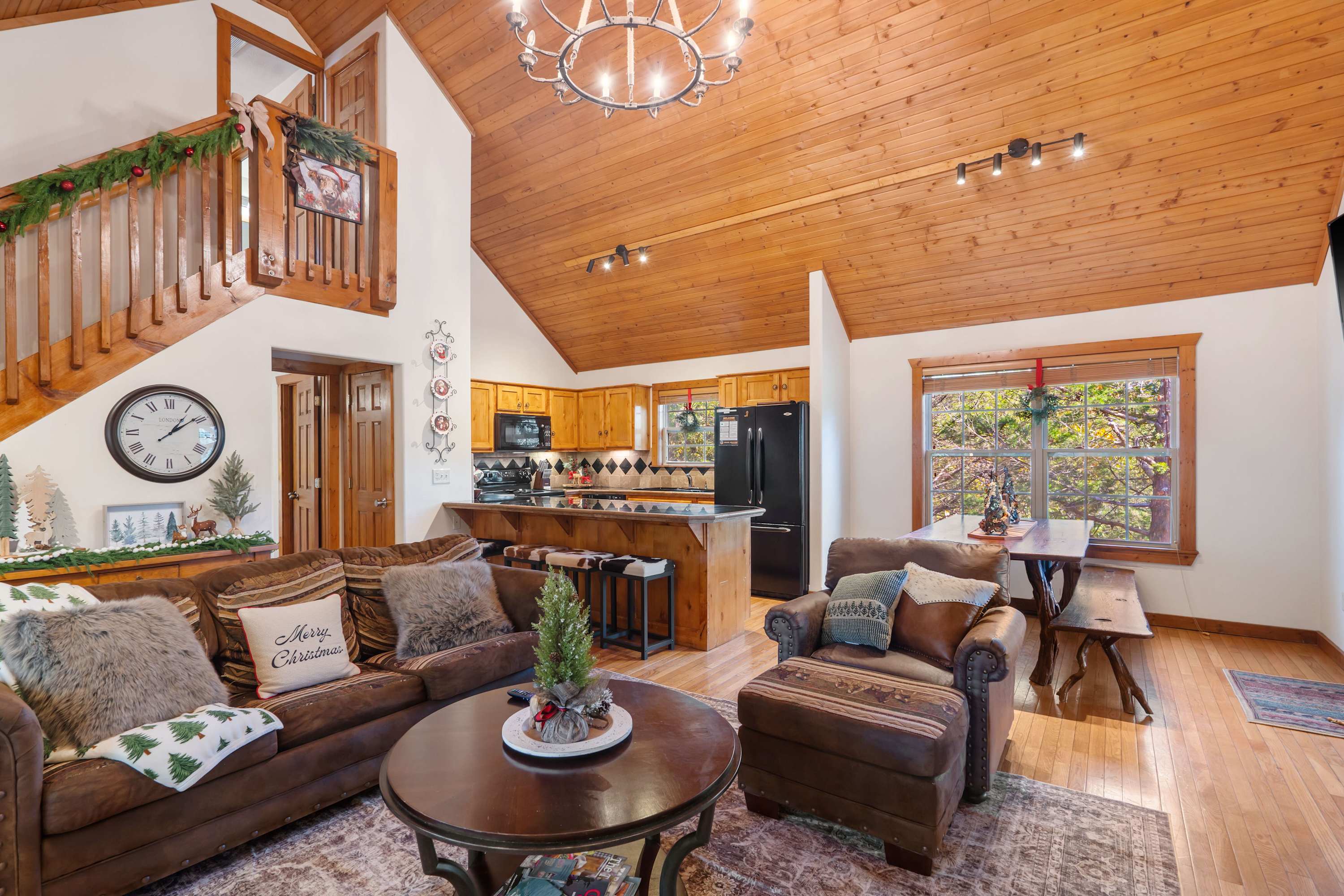 The Lodge on the Creek - Branson West Cabin with Beautiful Views