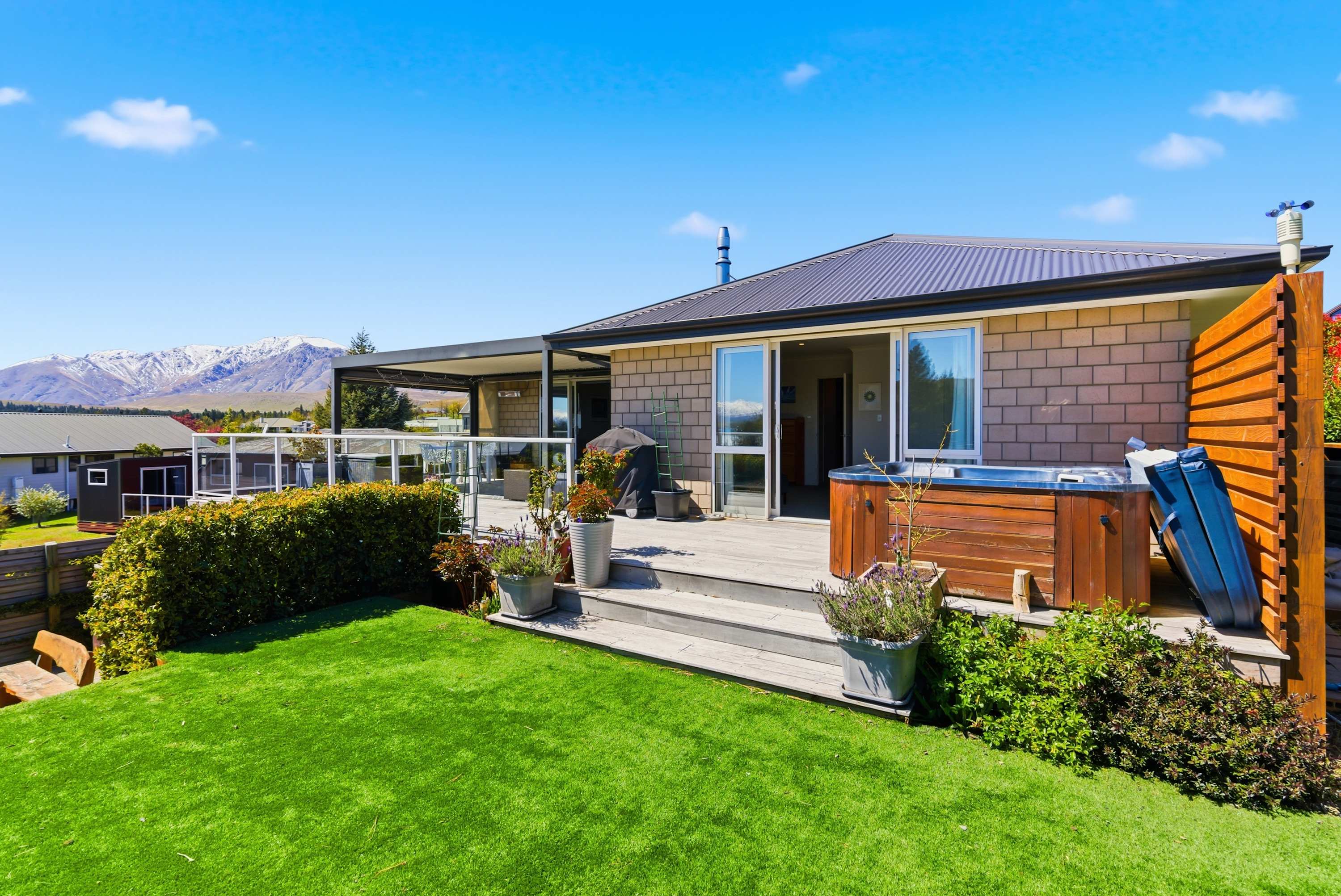 Tekapo Alps Family Home with Deck & Mountain Views — Lake Tekapo, Canterbury Region — vacation rental
