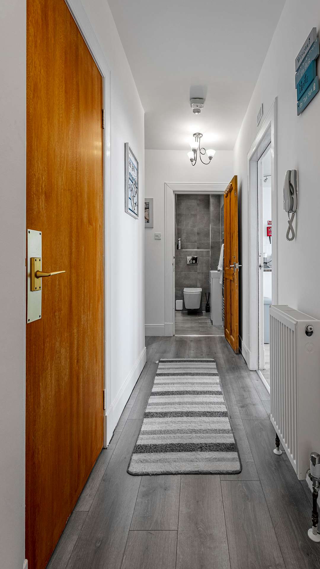 View Panoramic Sea View Apartment in Rothesay Bay in First Floor Right, Academy Apartments, Academy Road PA20 0BG Panoramic Sea View Apartment in Rothesay Bay in First Floor Right, Academy Apartments, Academy Road PA20 0BG - Property image 15 - VivreStays