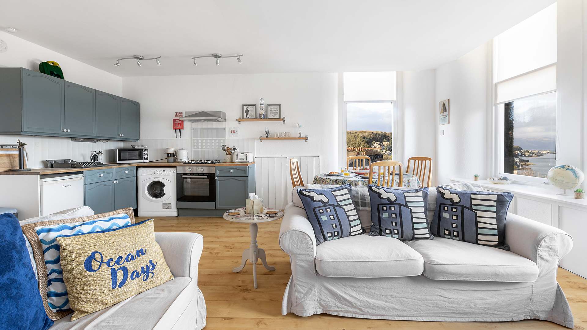 View Panoramic Sea View Apartment in Rothesay Bay in First Floor Right, Academy Apartments, Academy Road PA20 0BG Panoramic Sea View Apartment in Rothesay Bay in First Floor Right, Academy Apartments, Academy Road PA20 0BG - Property image 13 - VivreStays