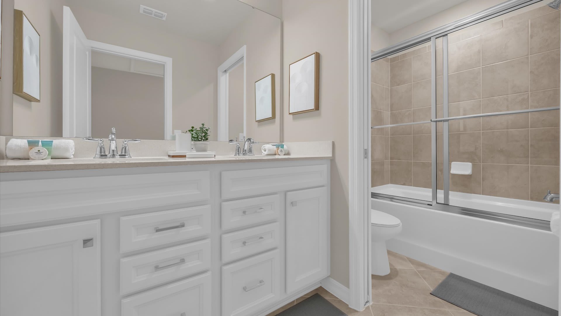 Modern en-suite bathroom with combined bathtub and shower