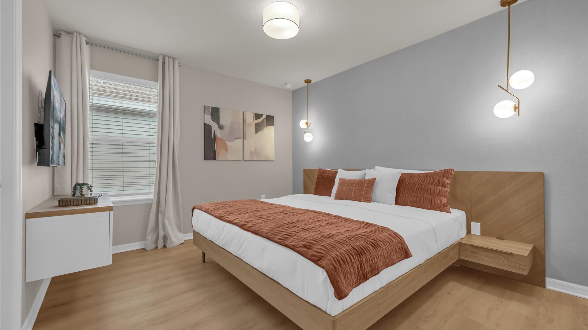 Peaceful King Bedroom with an En-suite Bathroom and a Smart TV