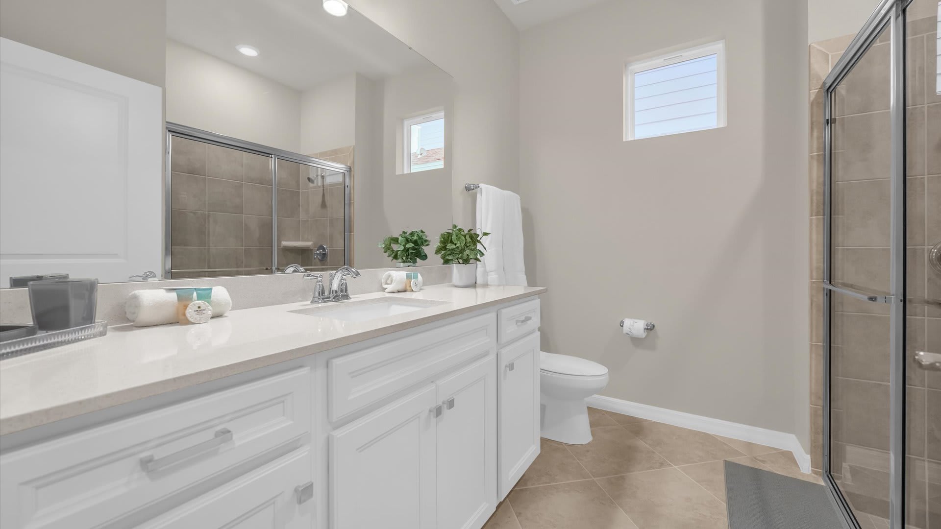 King Bedroom en-suite bathroom with a standing shower