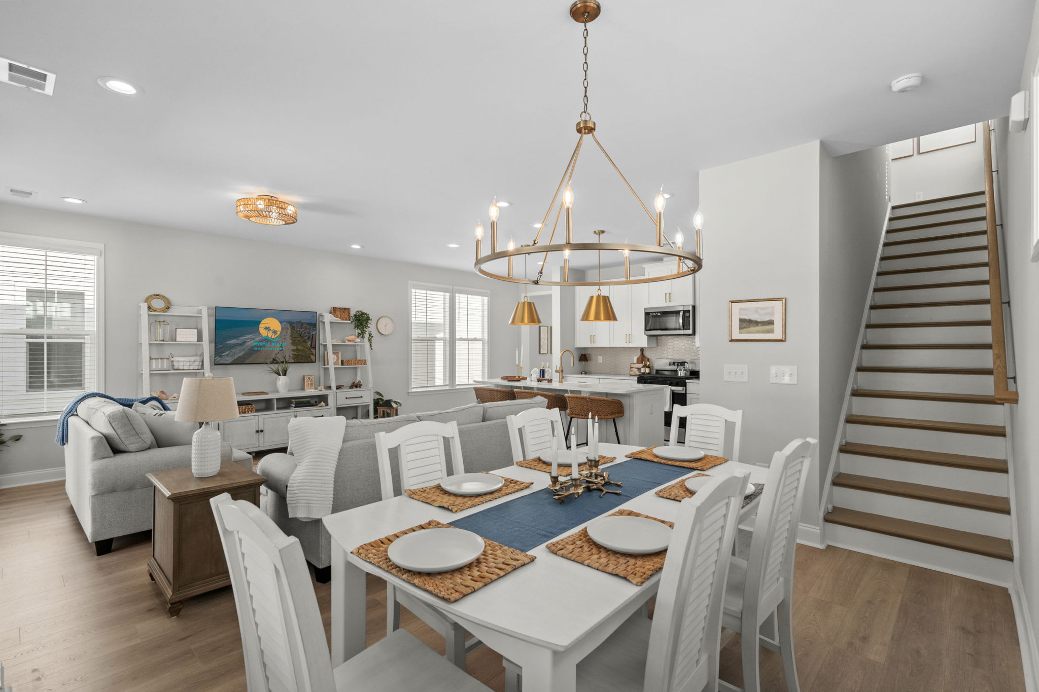 Elegant dining, perfect for six