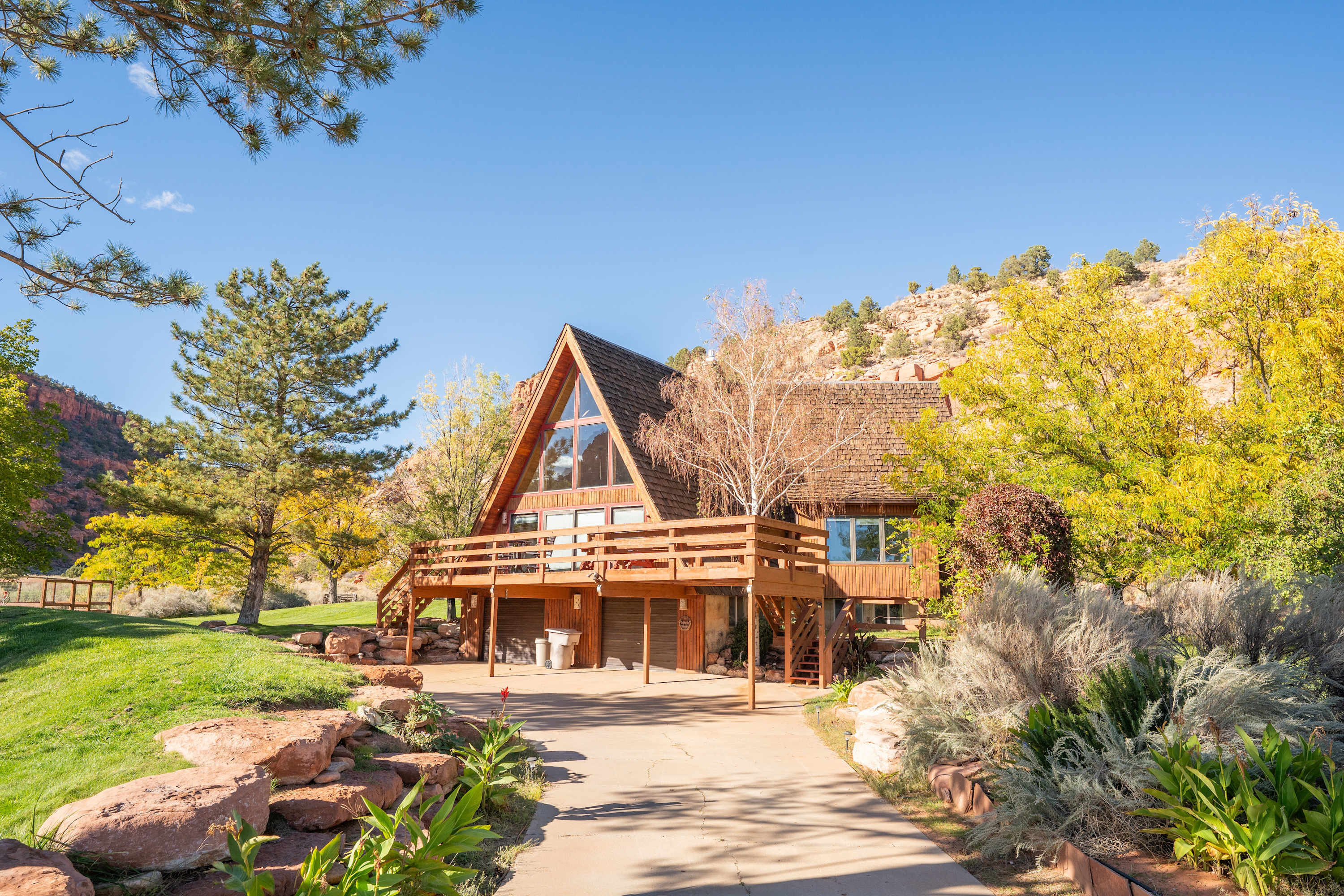 Family Cabin w/Hot Tub | Red Rock Views | Pets — Kanab, UT — vacation rental