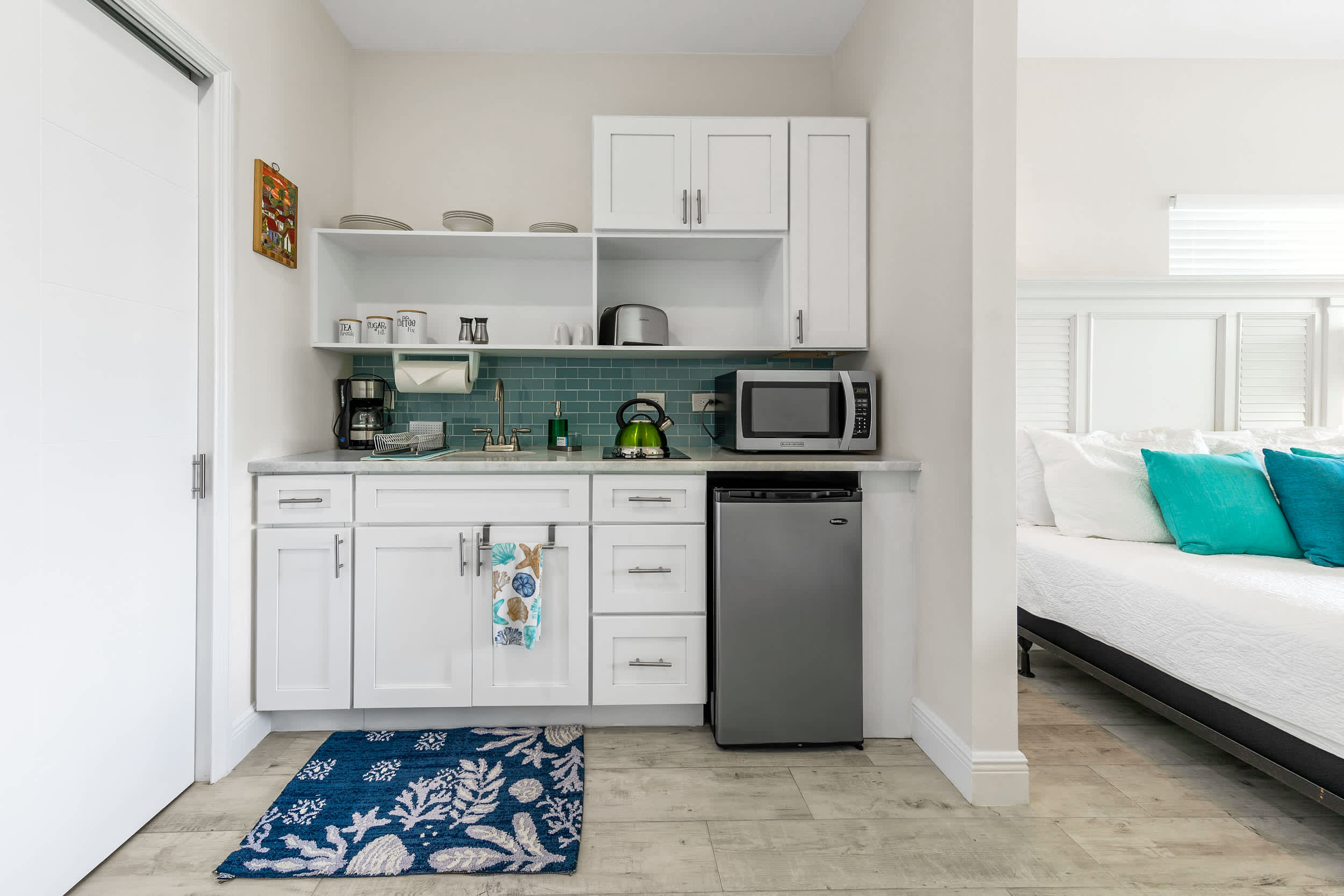 The No Problem Ocean View Studio Cottage in East End 3