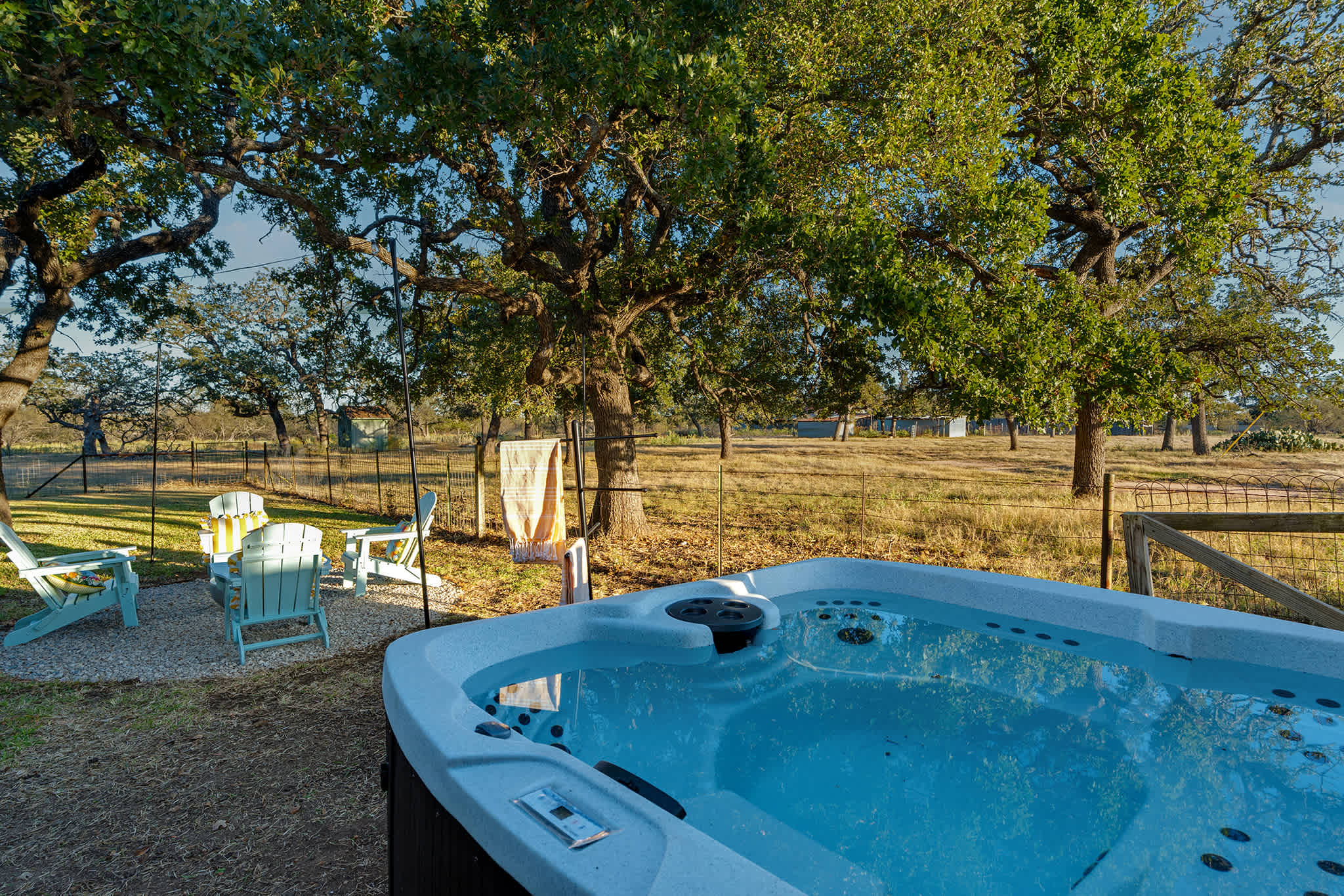 Cuvee Cottage, Hot tub, Pet Friendly, 290 Wine Rd — Fredericksburg, TX — vacation rental