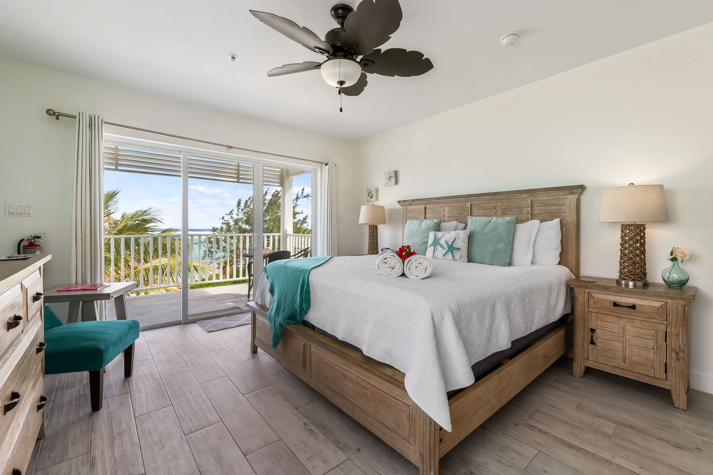 The Starfish Oceanfront Studio Cottage in East End 5