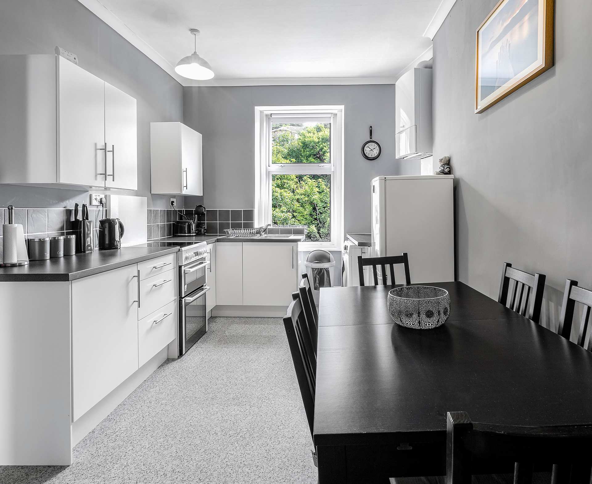 Breathtaking Sea-View Apartment Steps from Rothesay Harbor in East Princes Street 27 PA20 9DL - Property image 11 - VivreStays