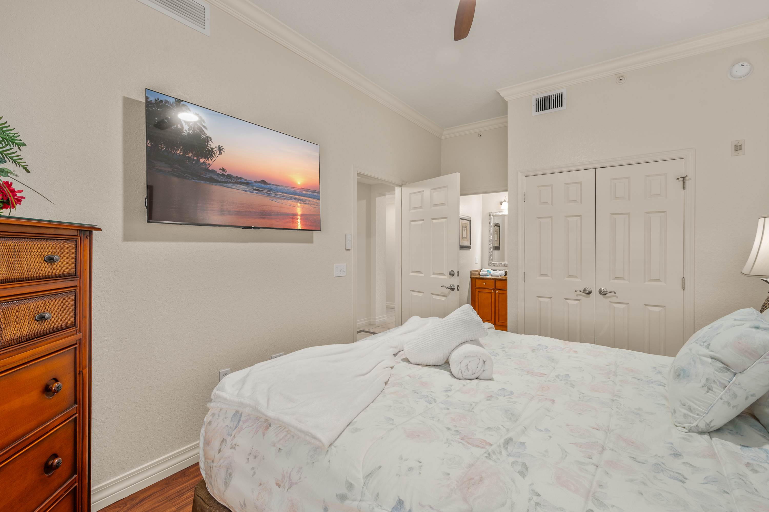 Reunion condo near Disney w/ pool & balcony