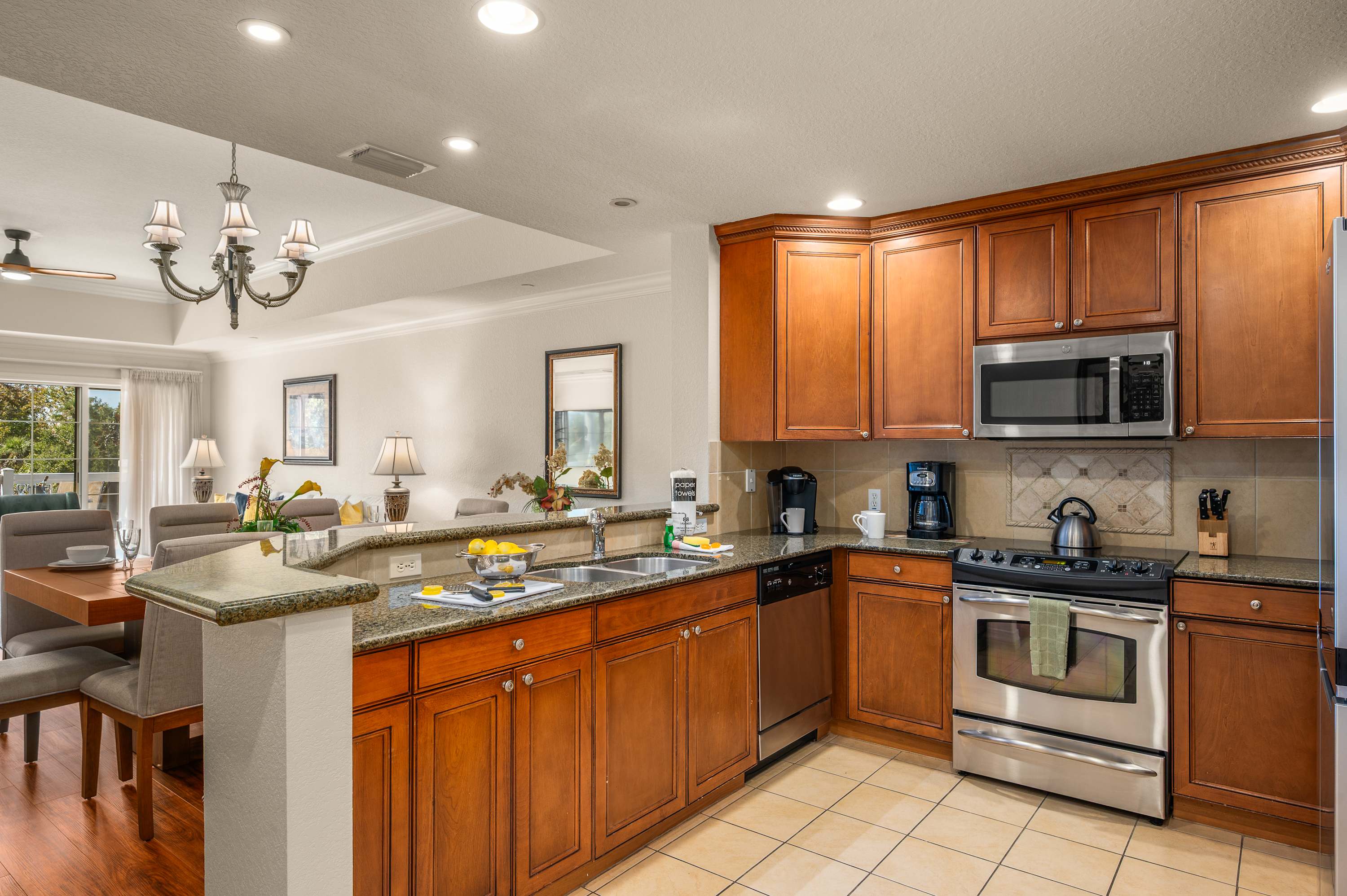 Reunion condo near Disney w/ pool & balcony