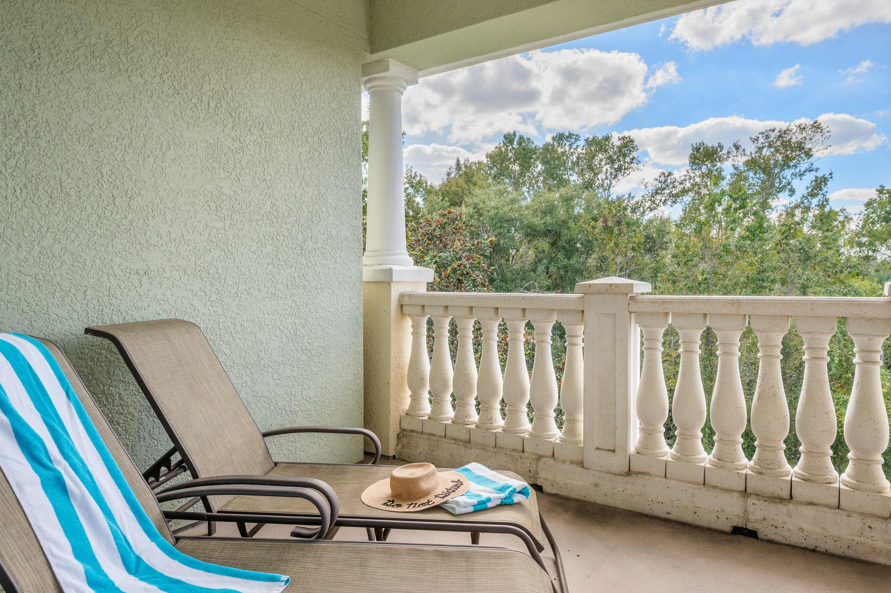 Reunion condo near Disney w/ pool & balcony